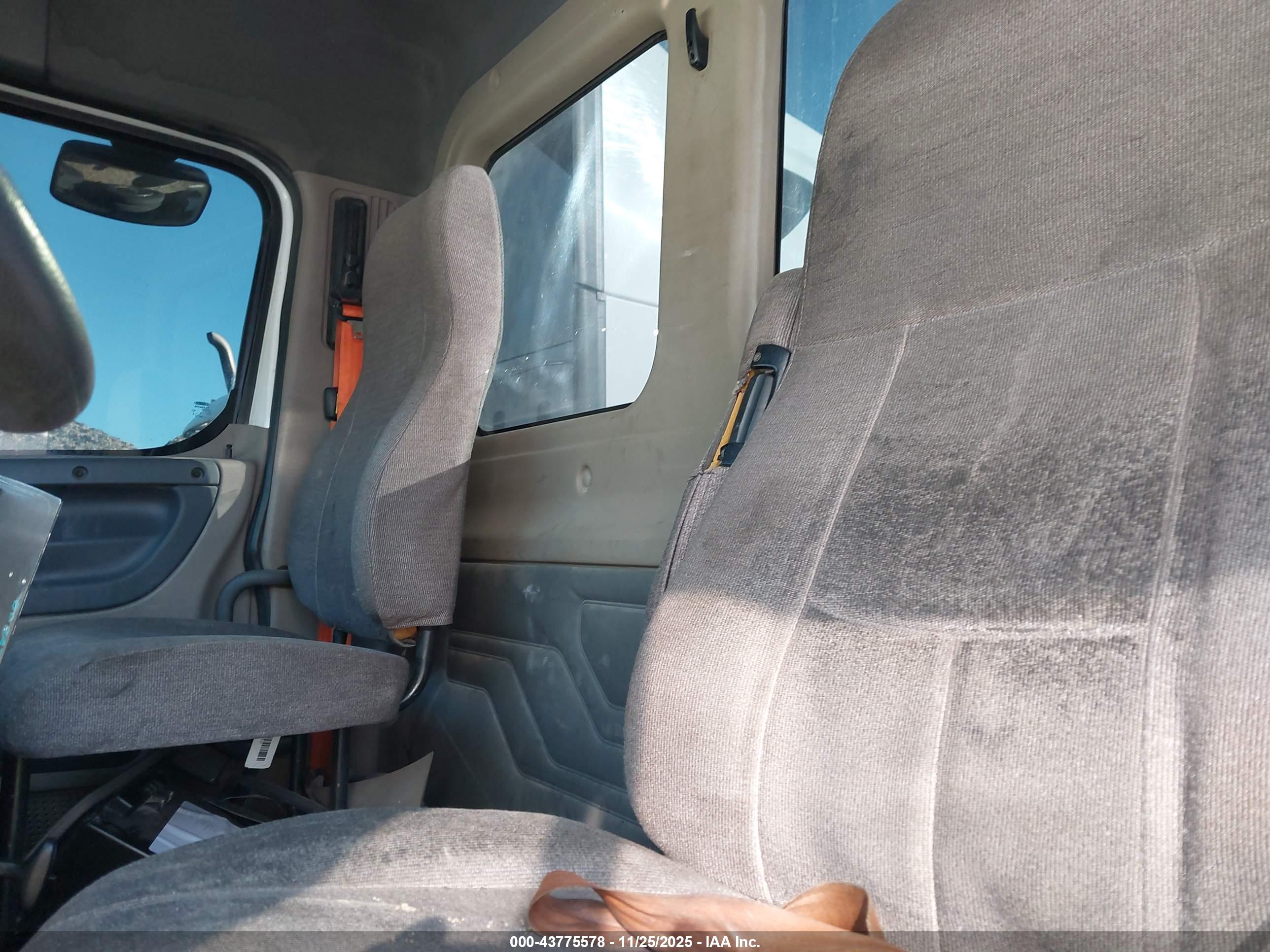 FREIGHTLINER CASCADIA image 7