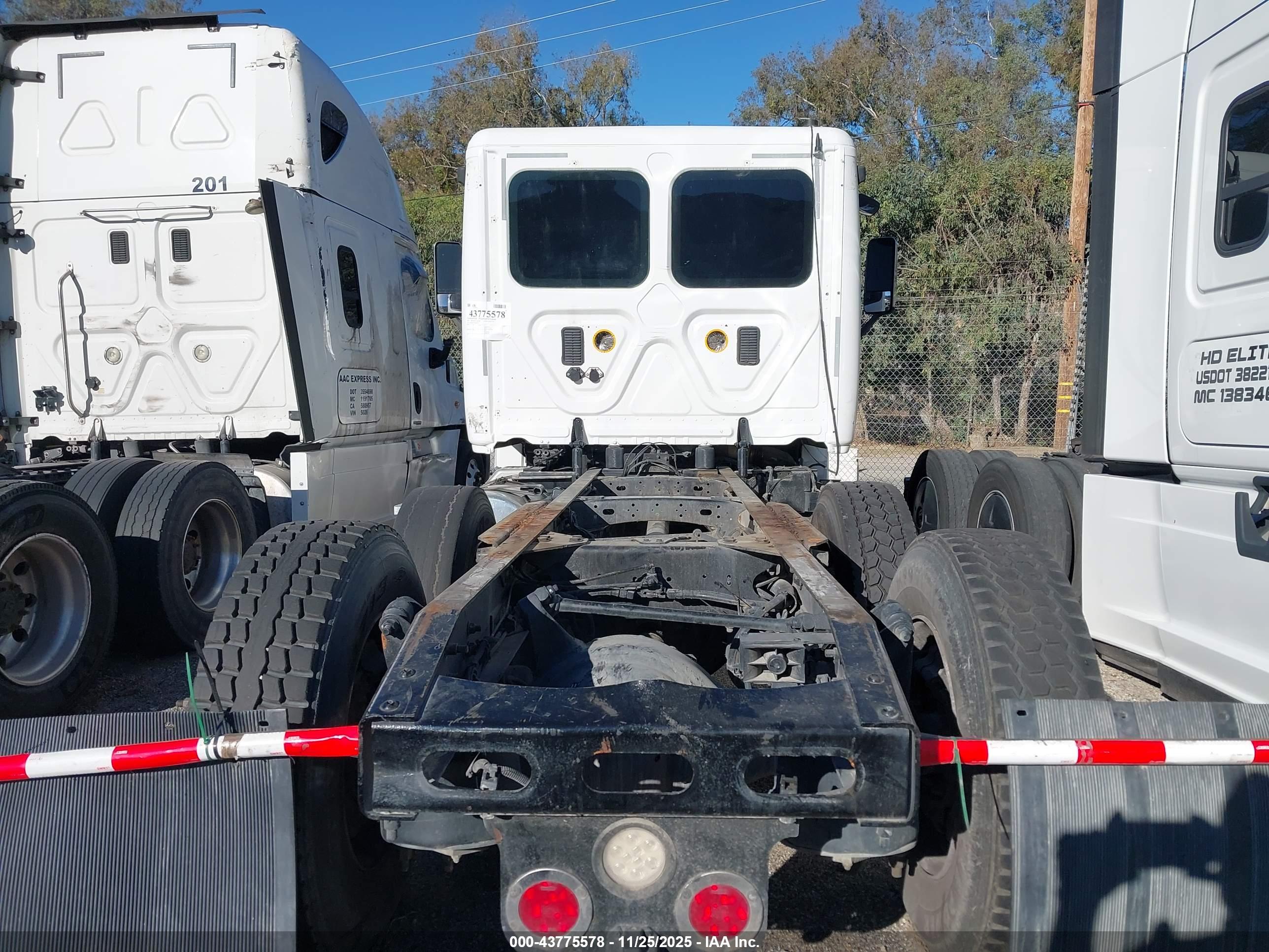FREIGHTLINER CASCADIA image 8