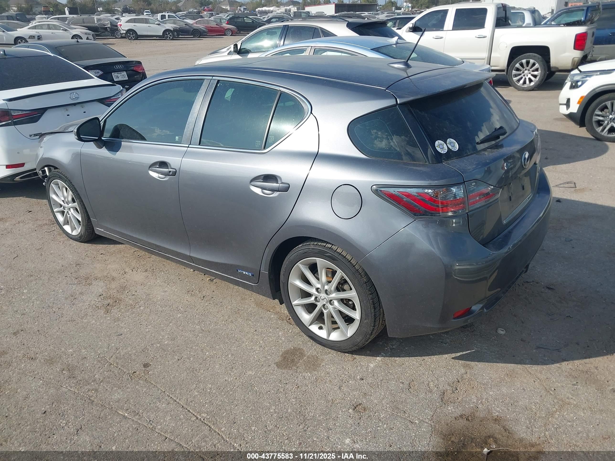LEXUS CT image 3