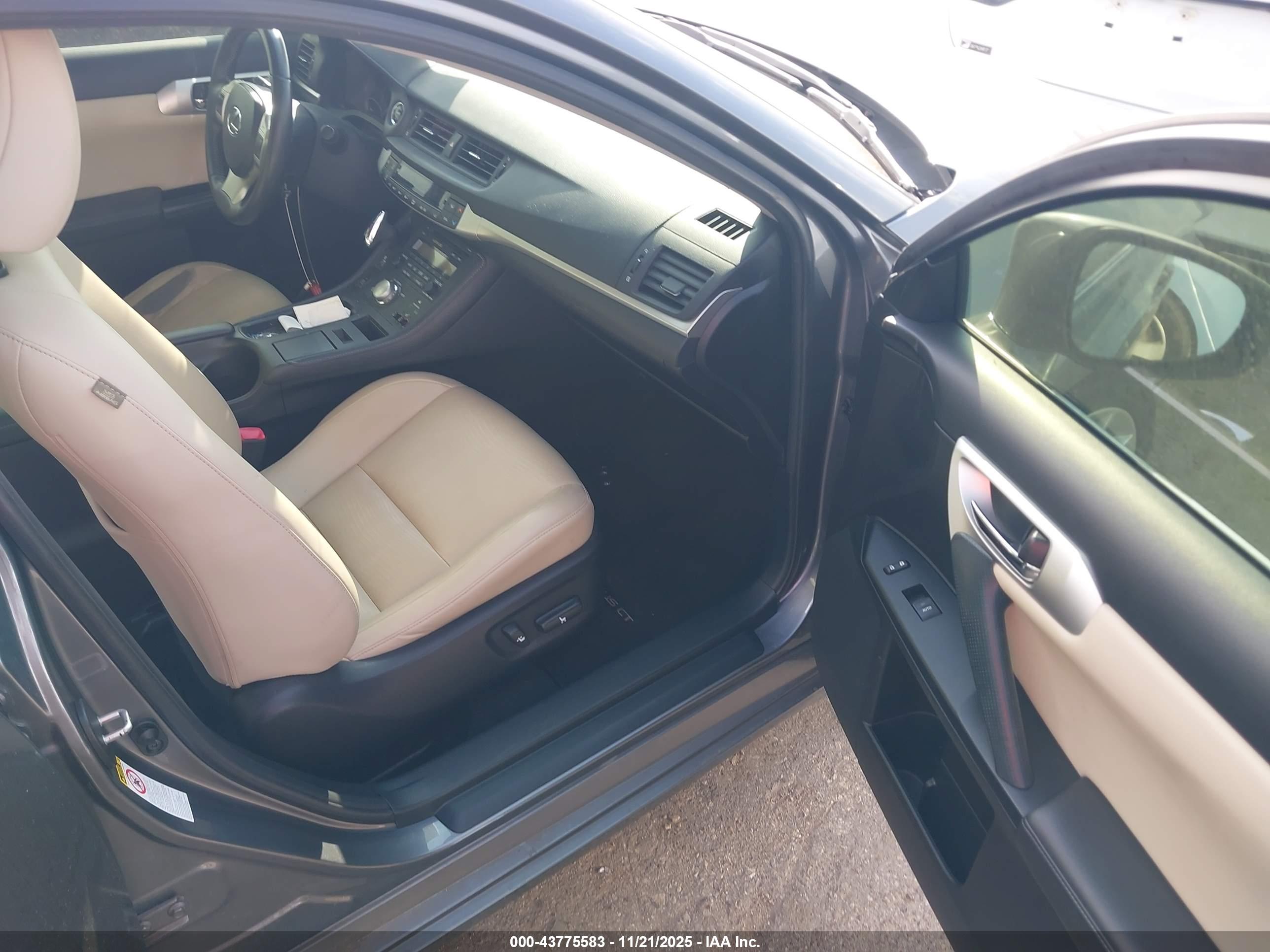 LEXUS CT image 5