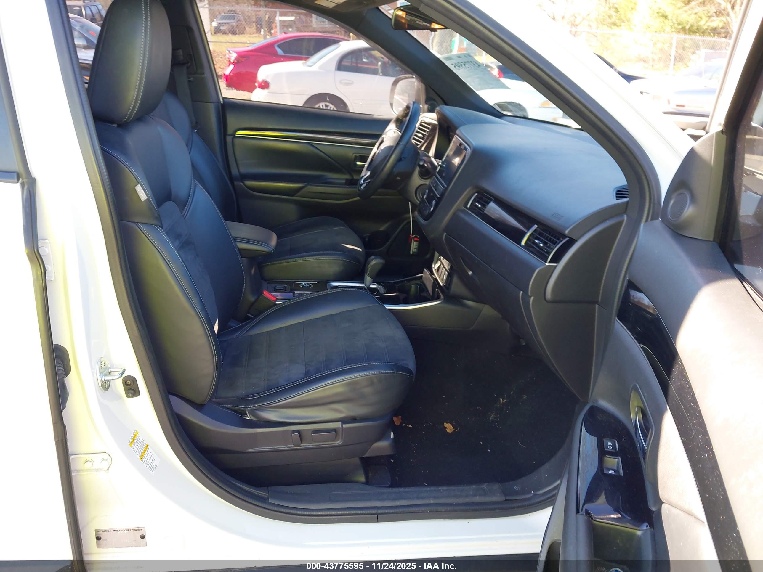 MITSUBISHI OUTLANDER image 5