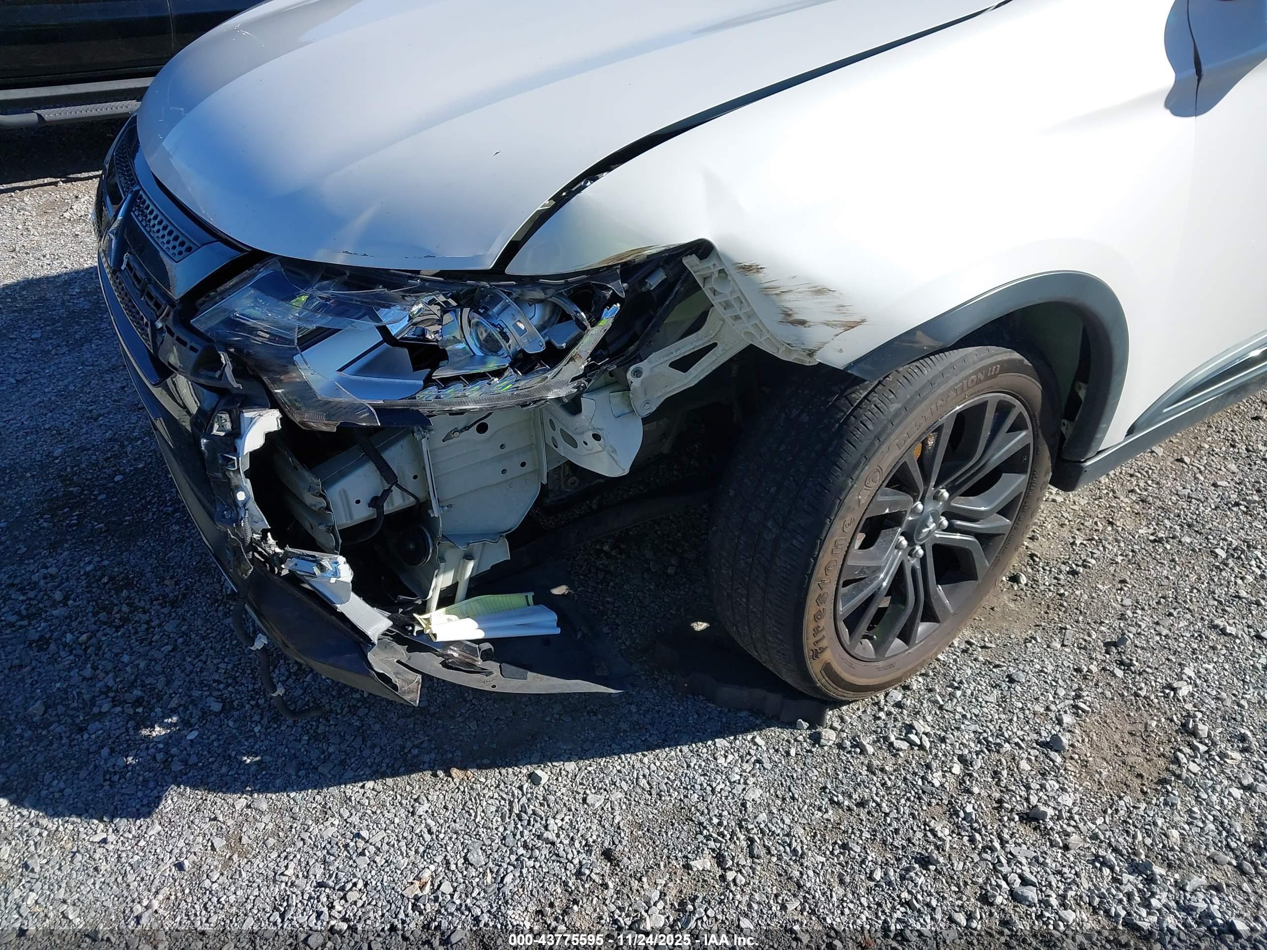 MITSUBISHI OUTLANDER image 6