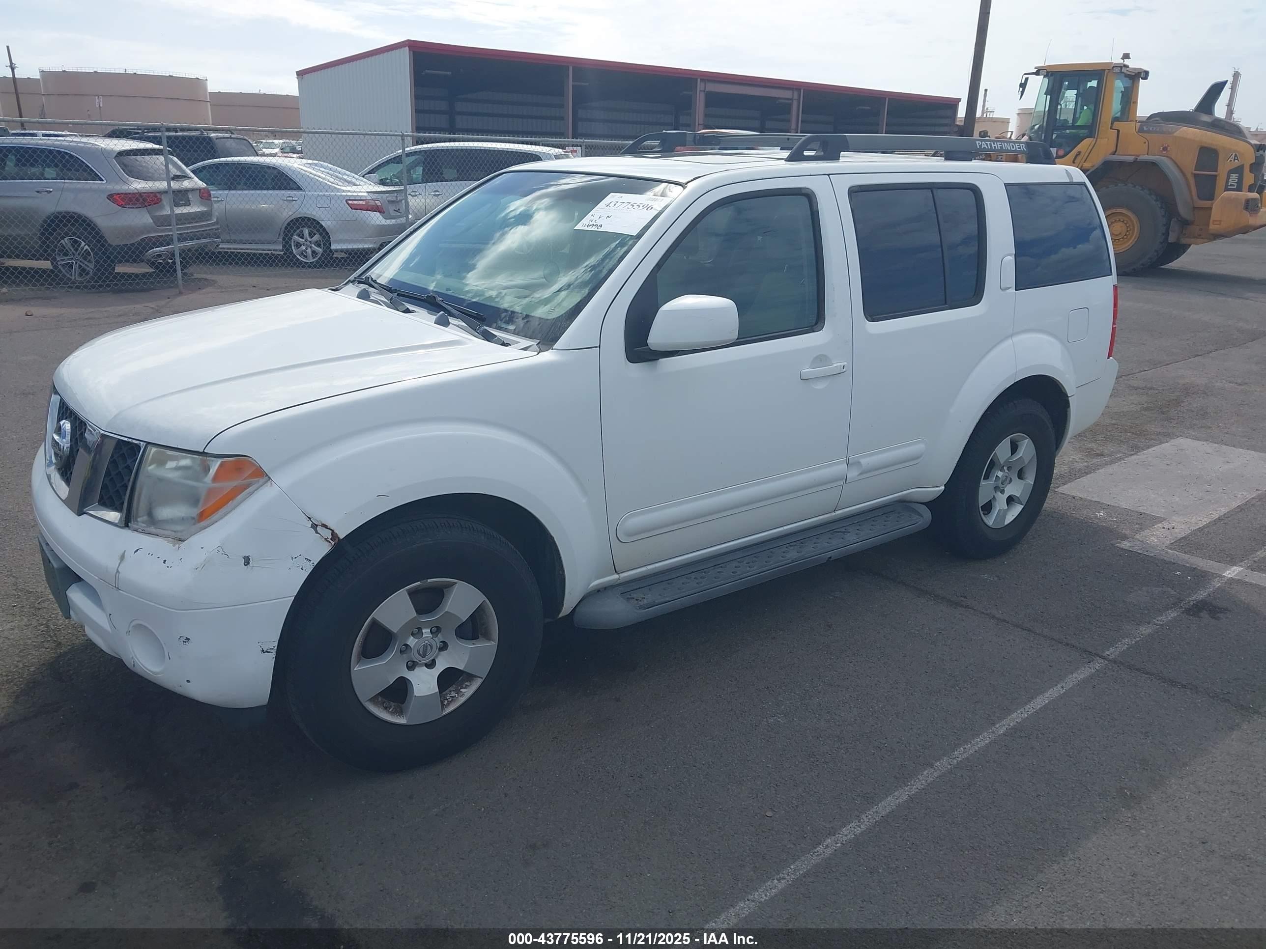 NISSAN PATHFINDER image 2