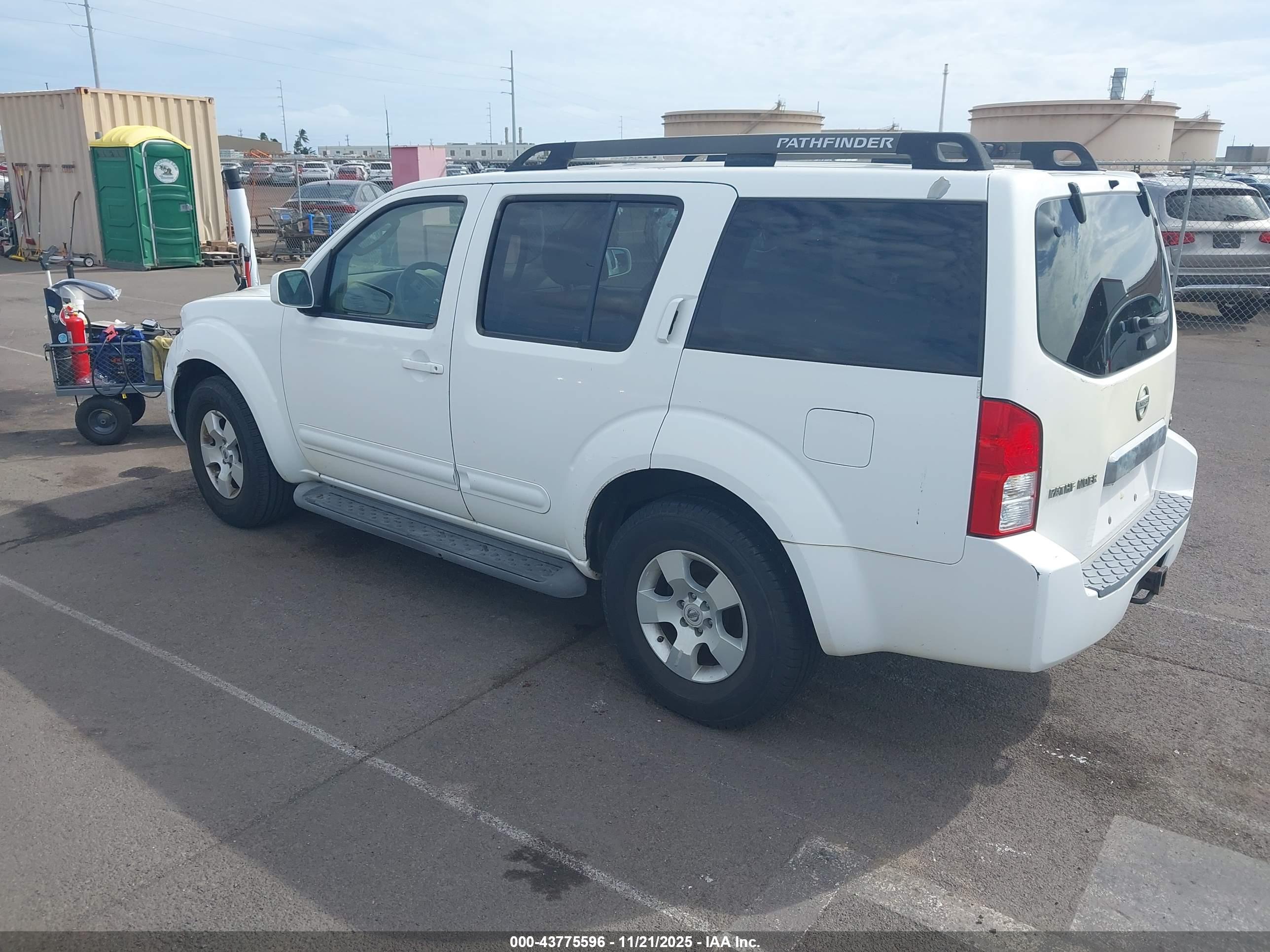 NISSAN PATHFINDER image 3