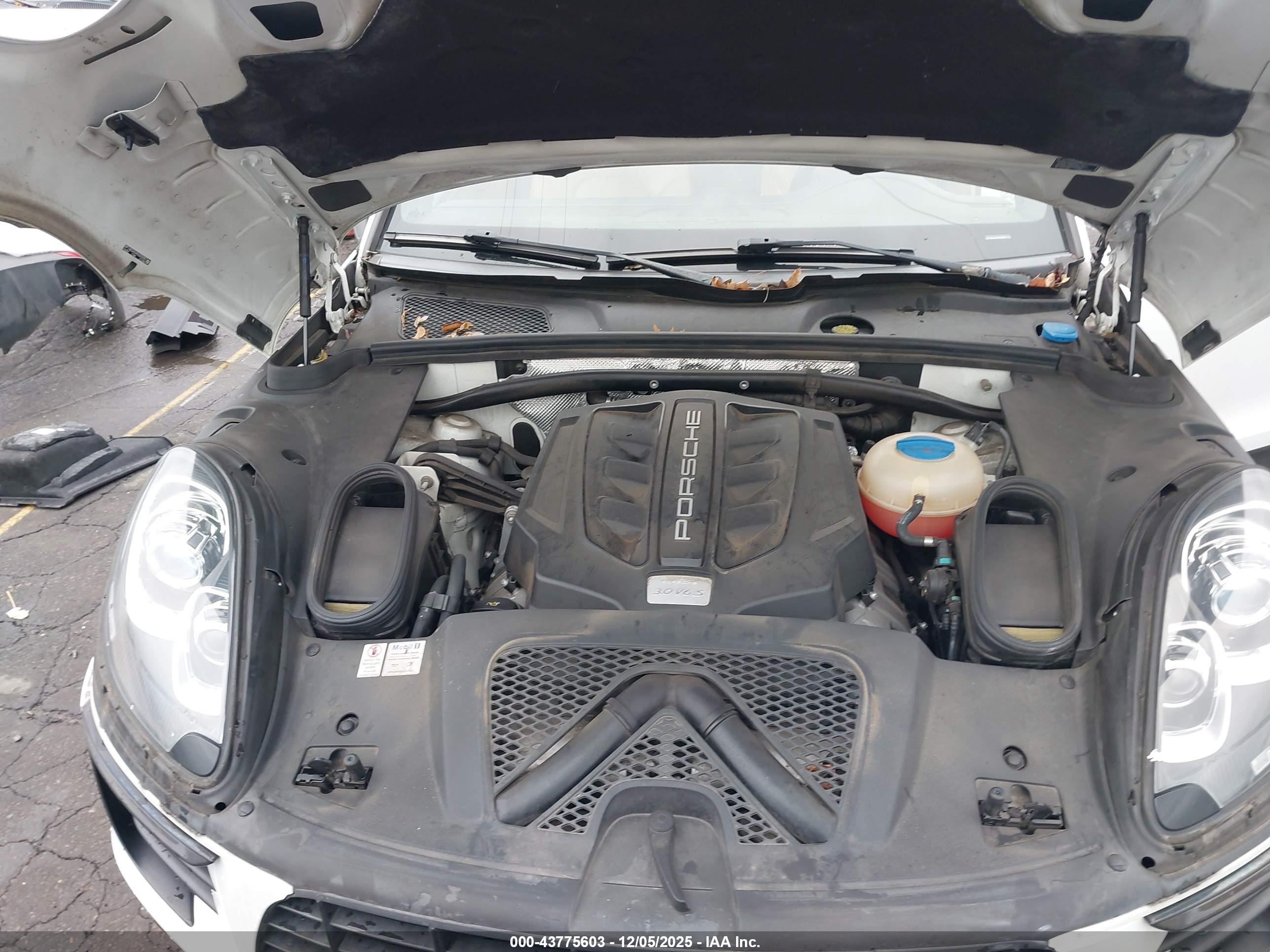 PORSCHE MACAN image 10