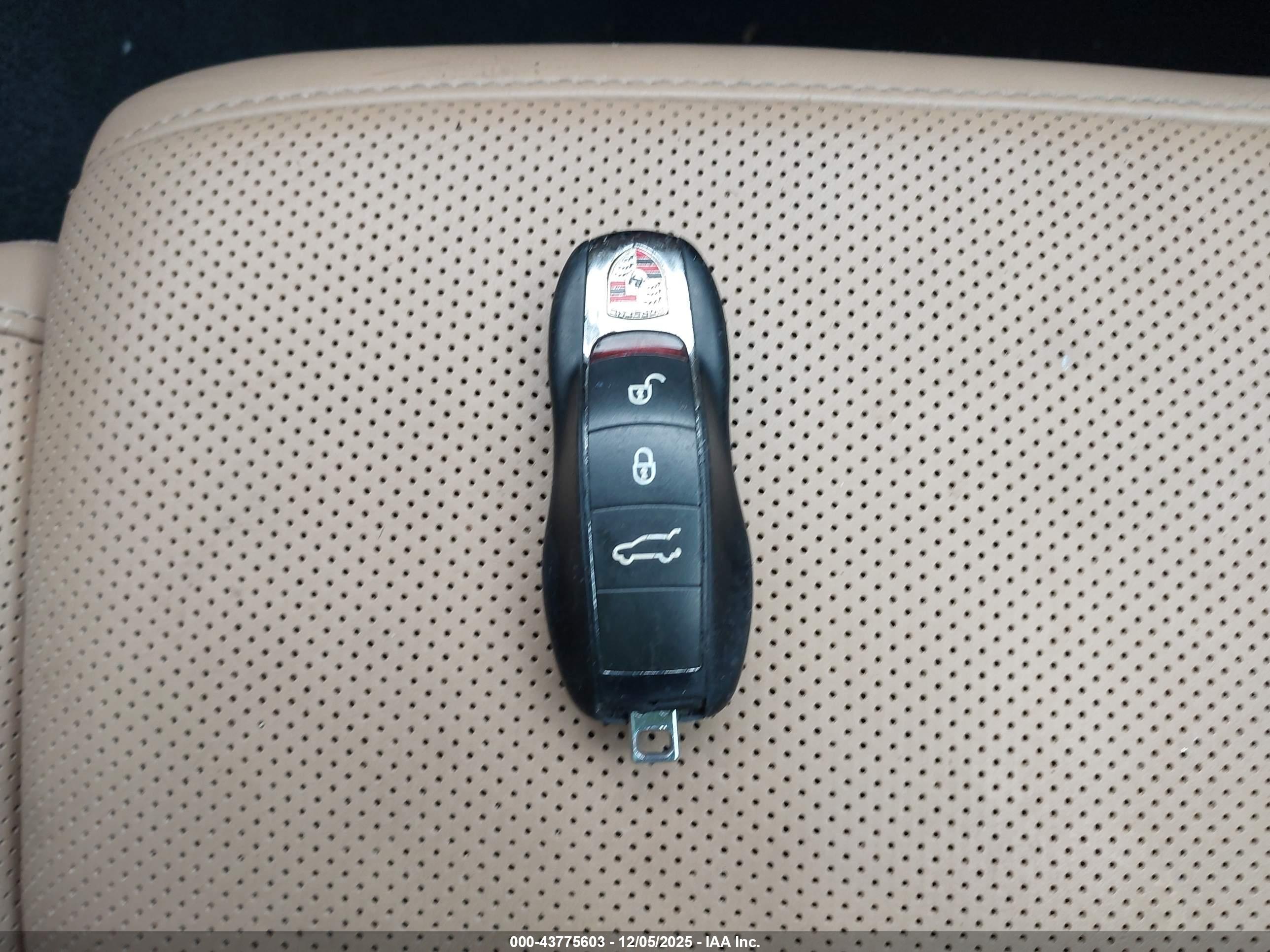 PORSCHE MACAN image 11