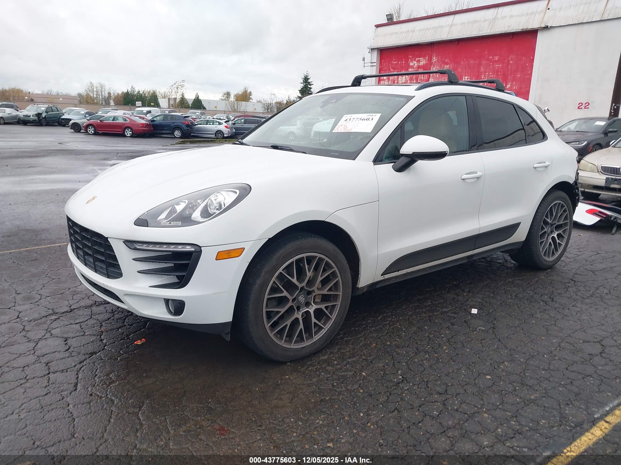 PORSCHE MACAN image 2
