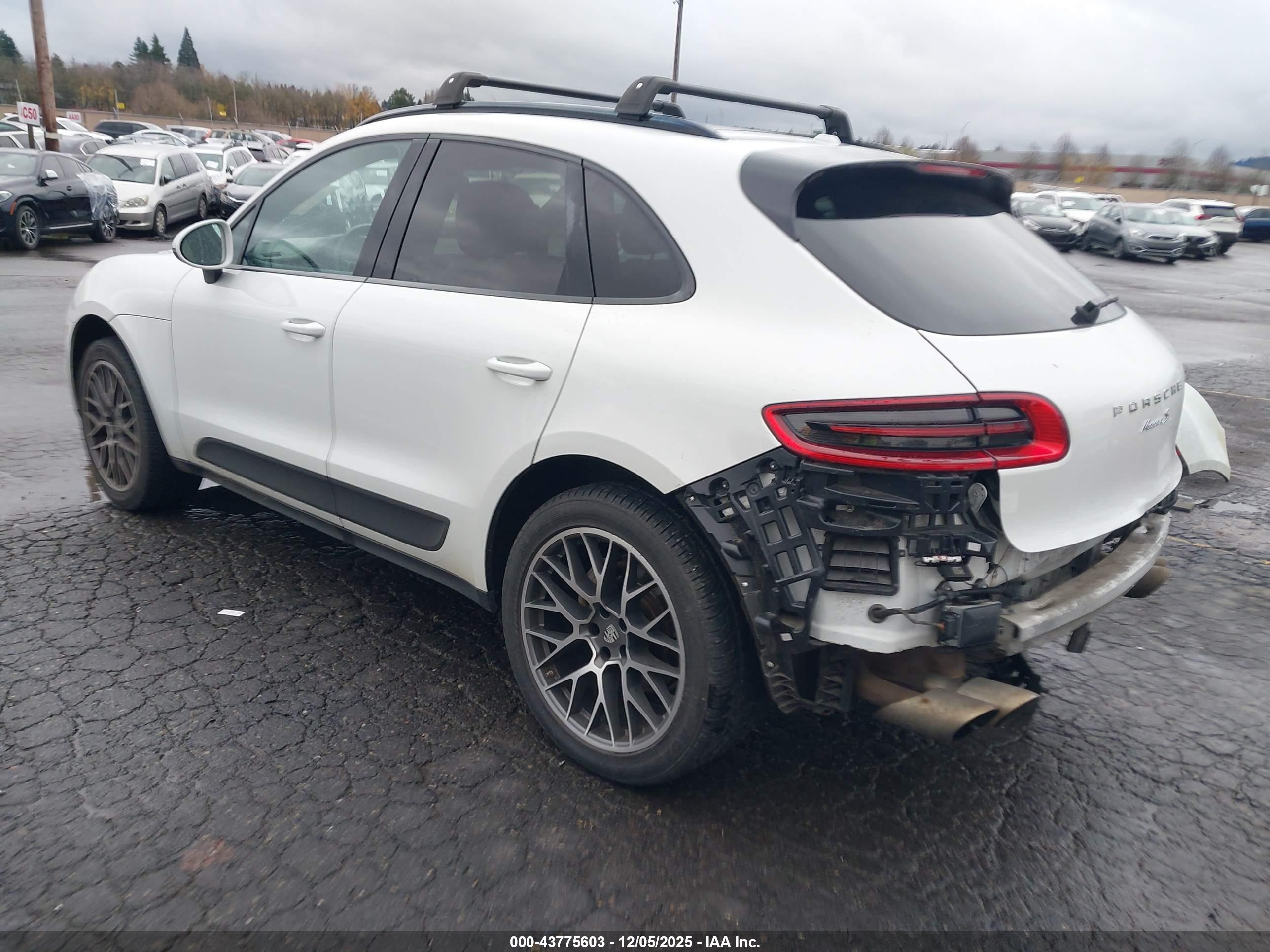 PORSCHE MACAN image 3