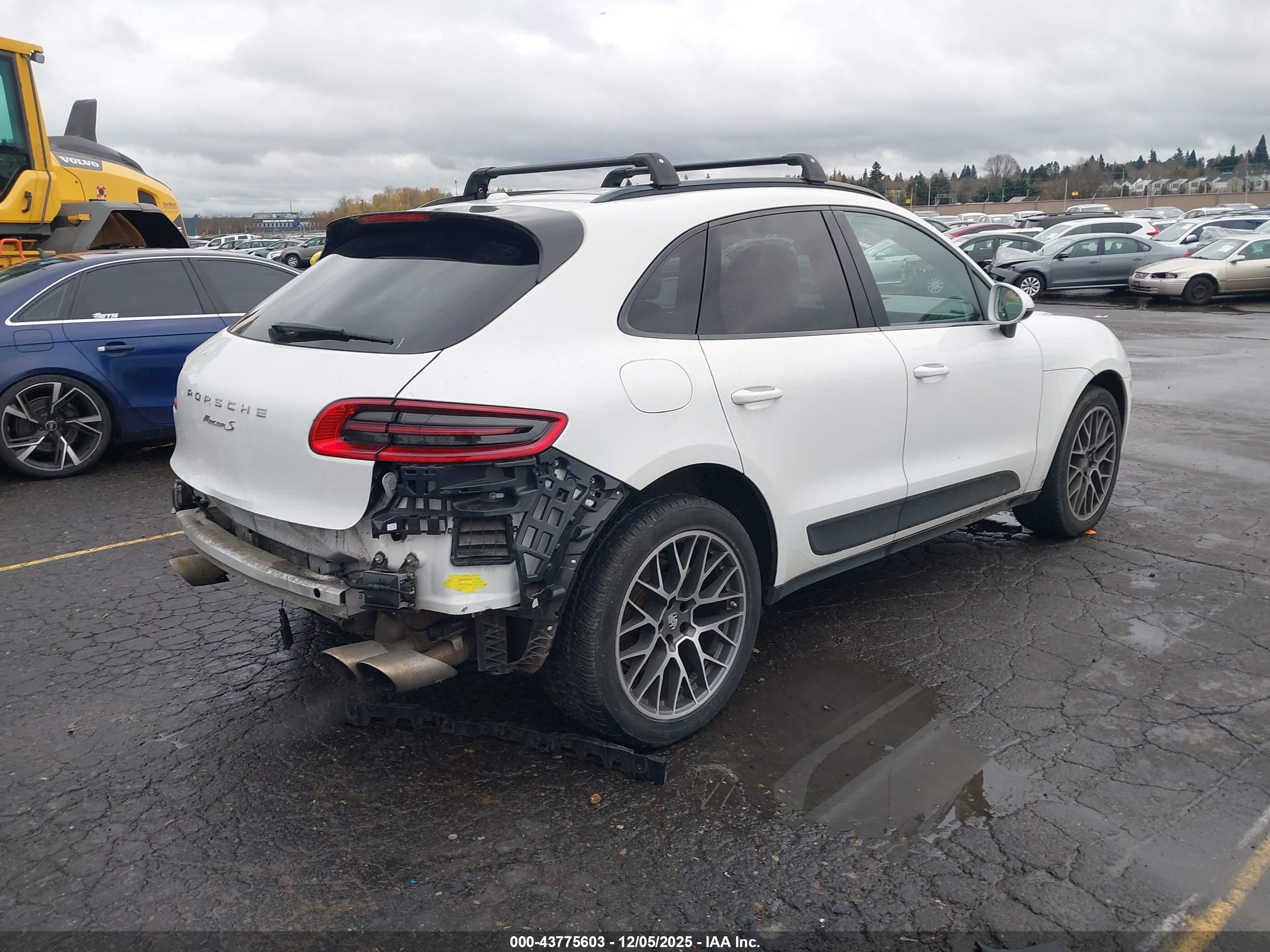 PORSCHE MACAN image 4
