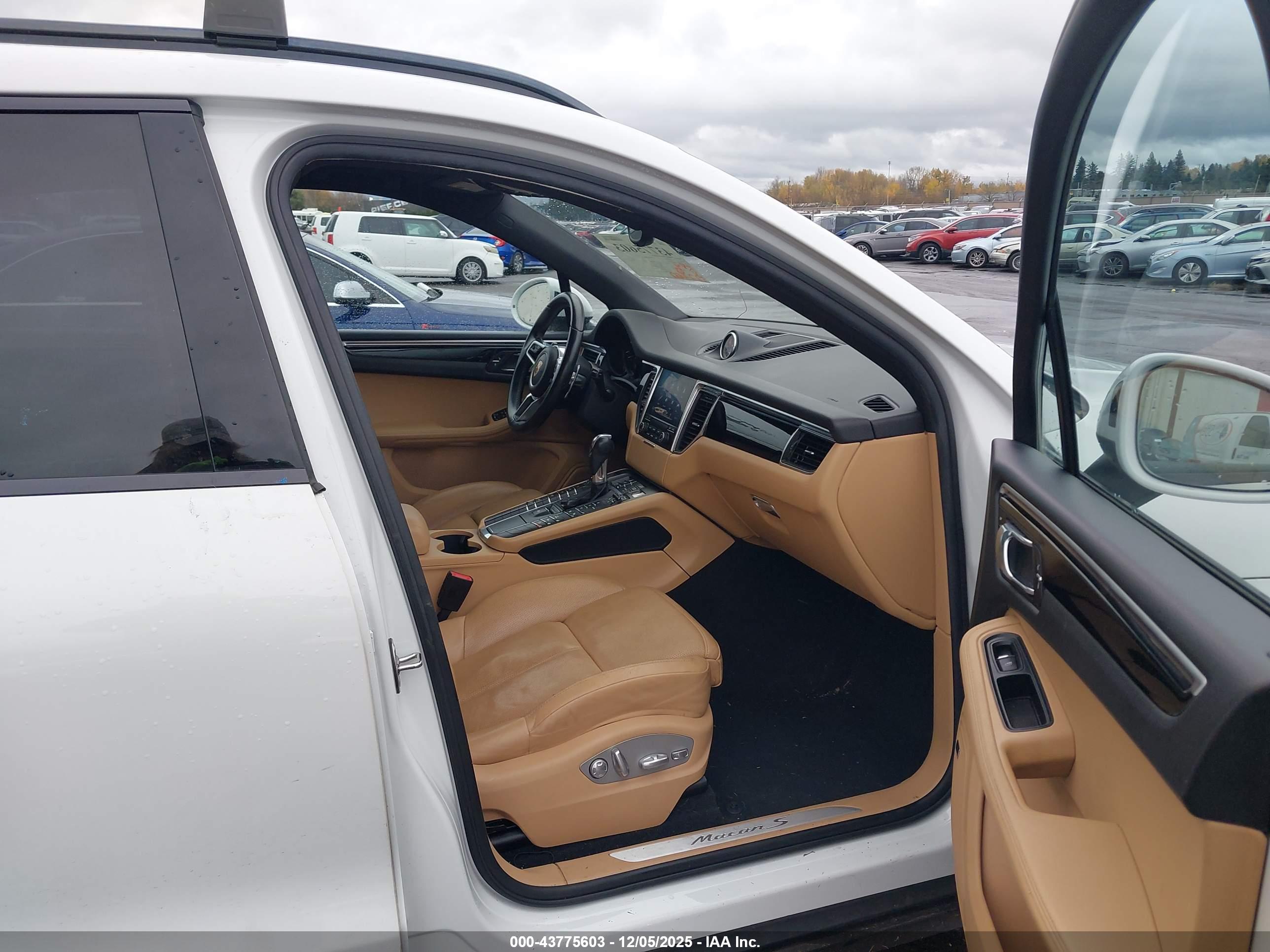 PORSCHE MACAN image 5