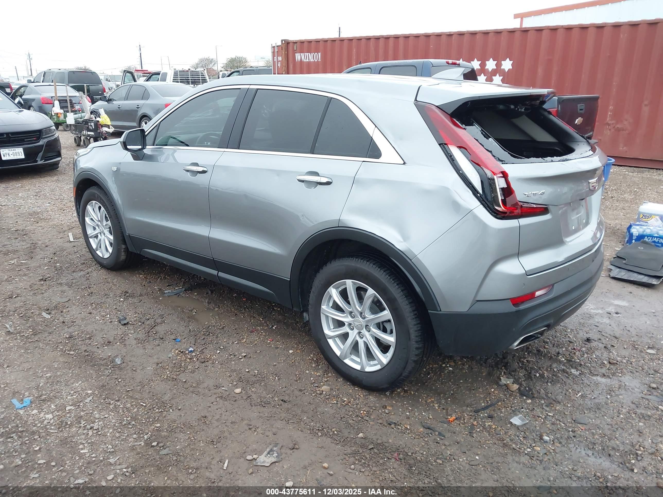 CADILLAC XT4 image 3