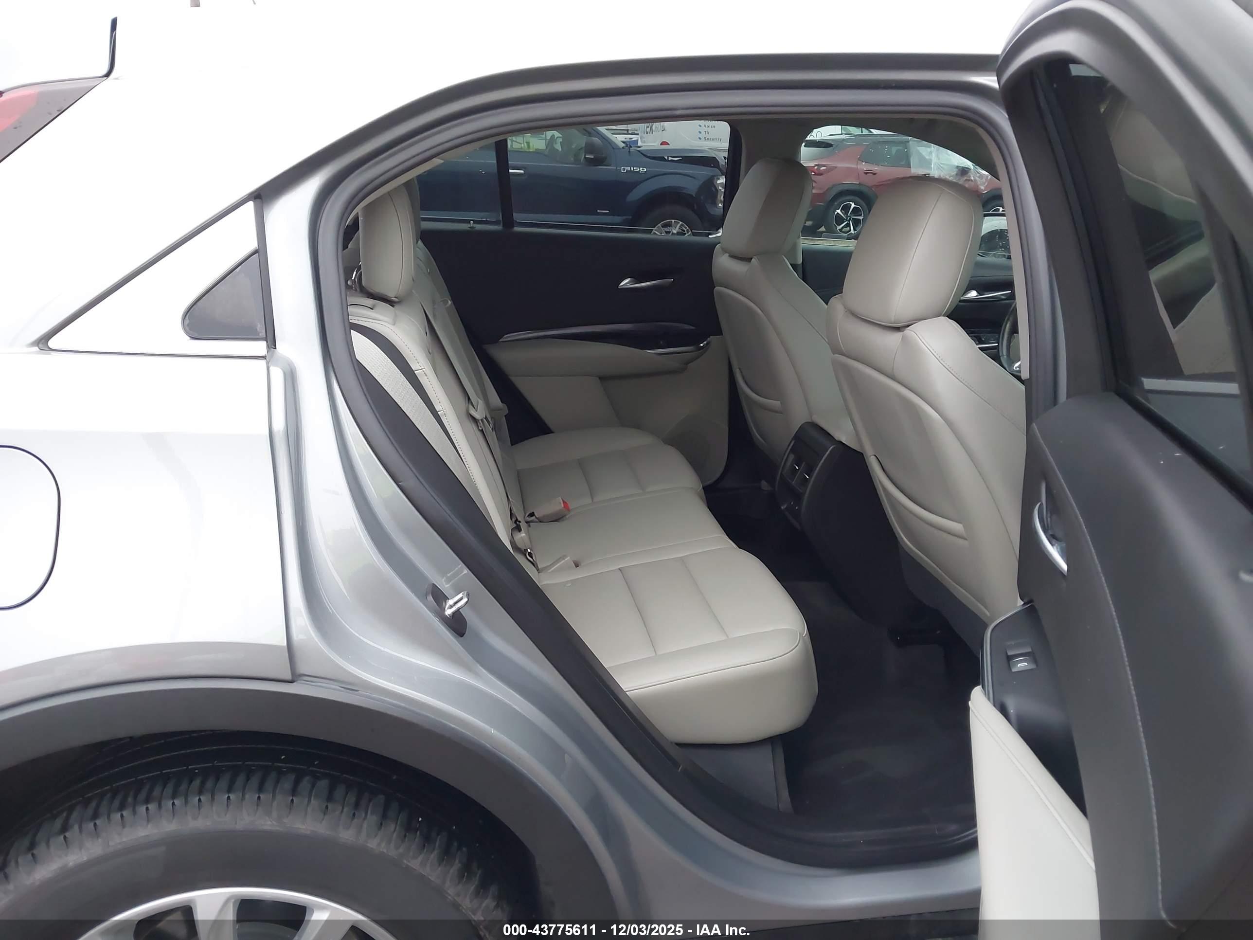 CADILLAC XT4 image 8