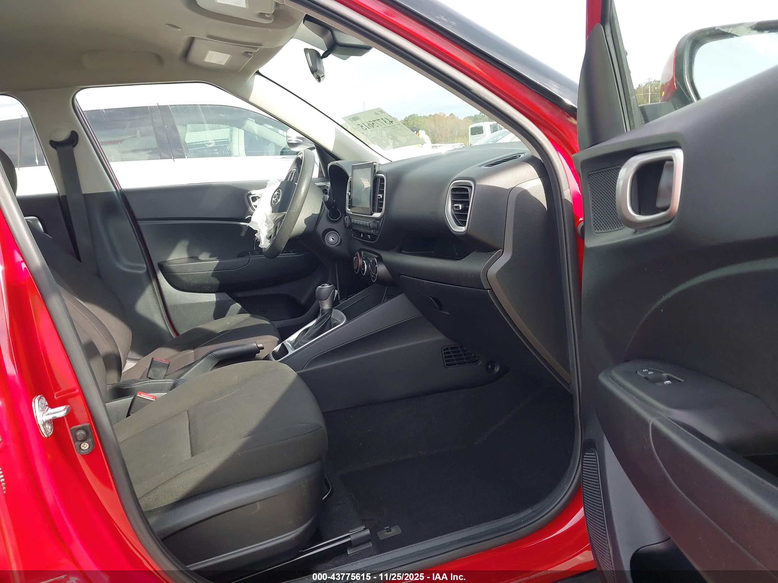 HYUNDAI VENUE image 5
