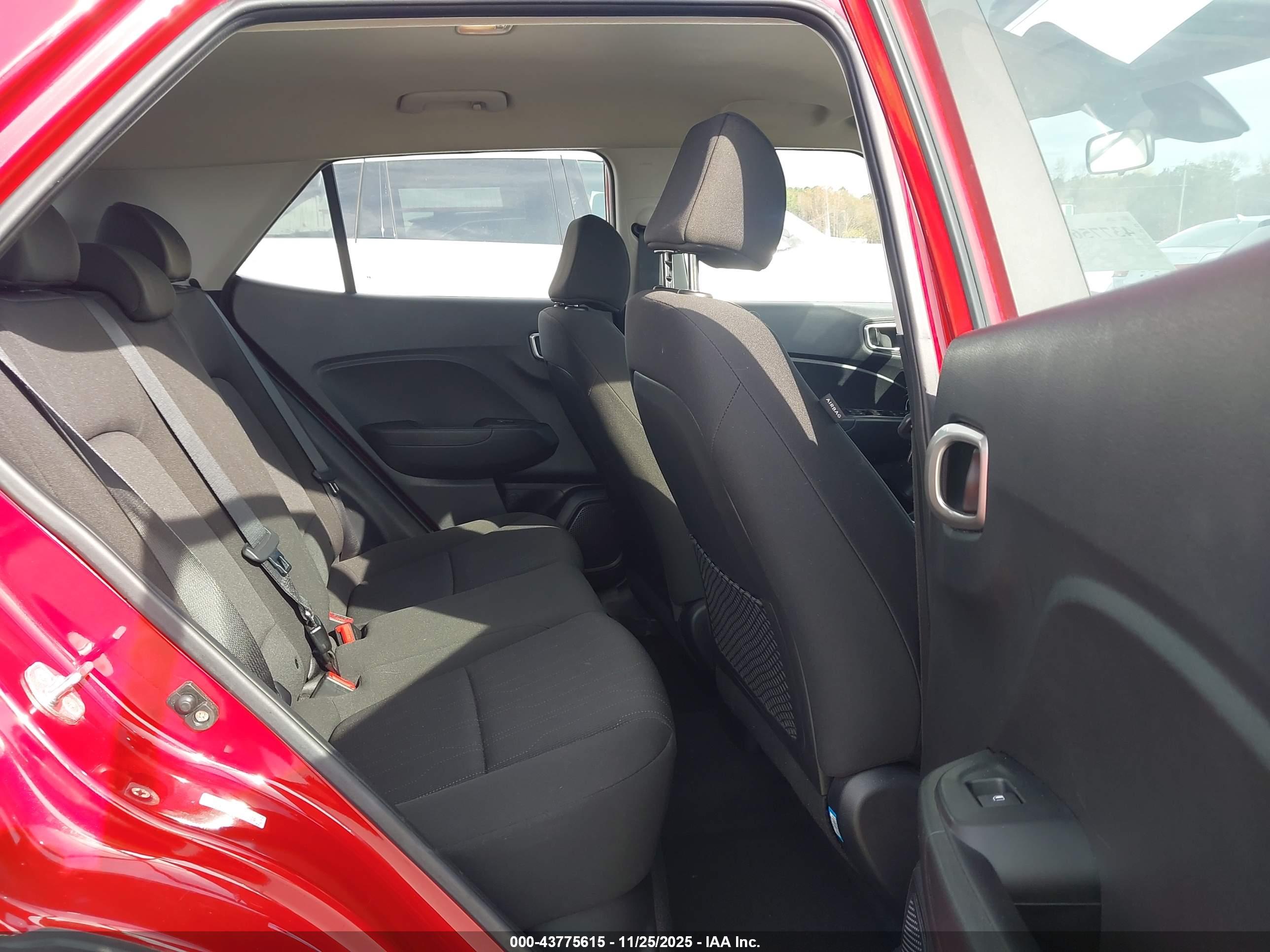 HYUNDAI VENUE image 8