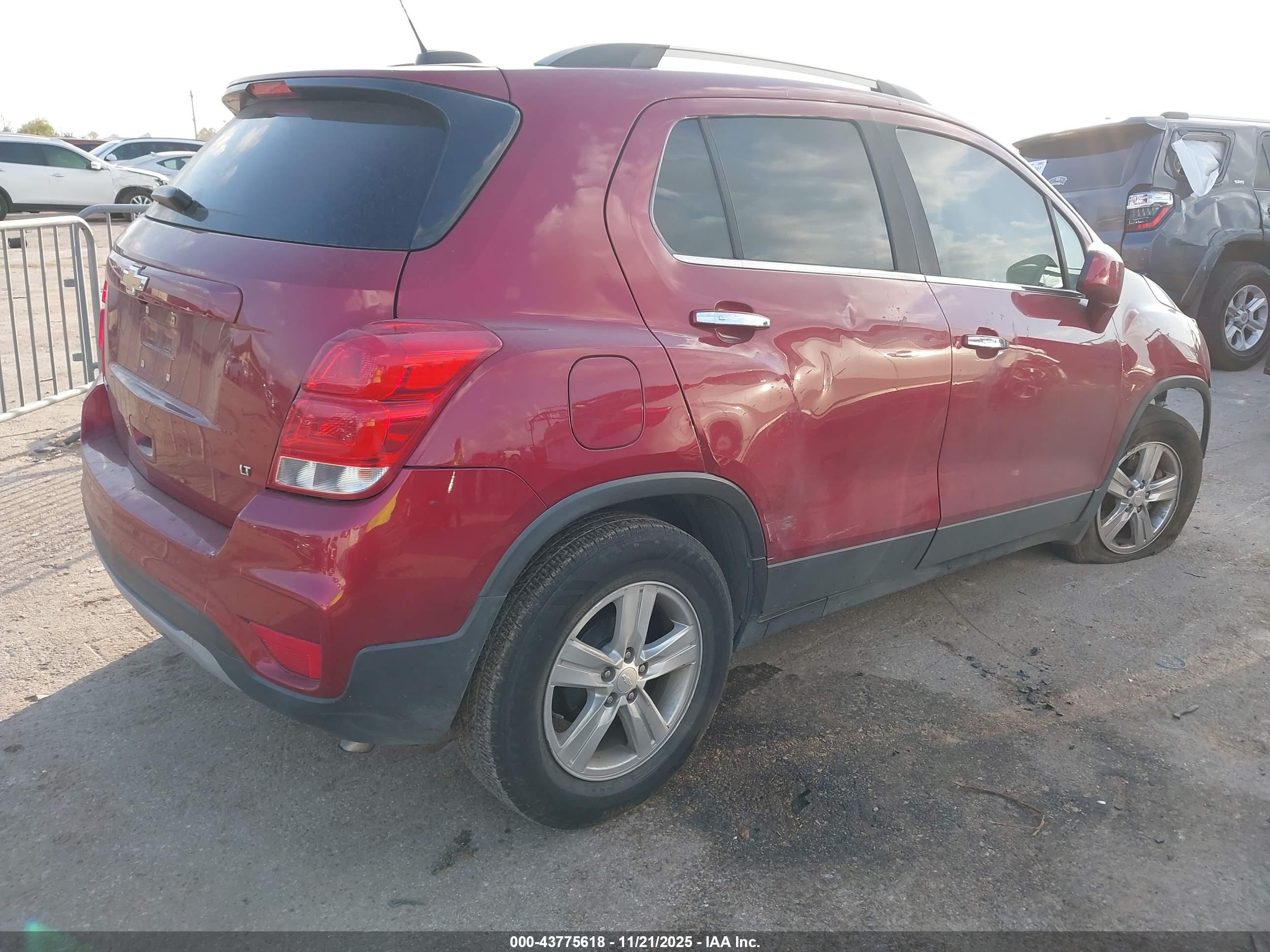 CHEVROLET TRAX image 4