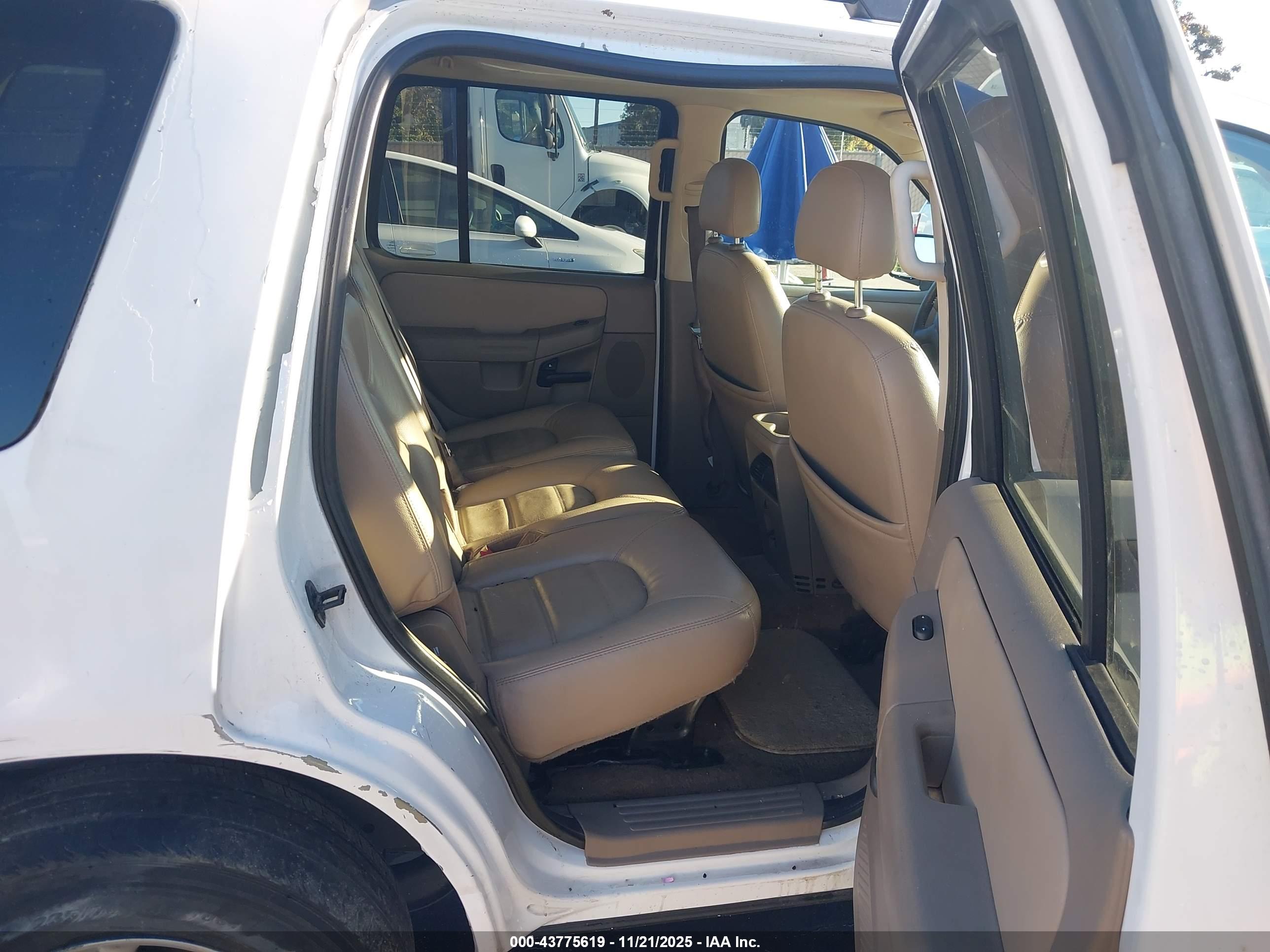 FORD EXPLORER image 8