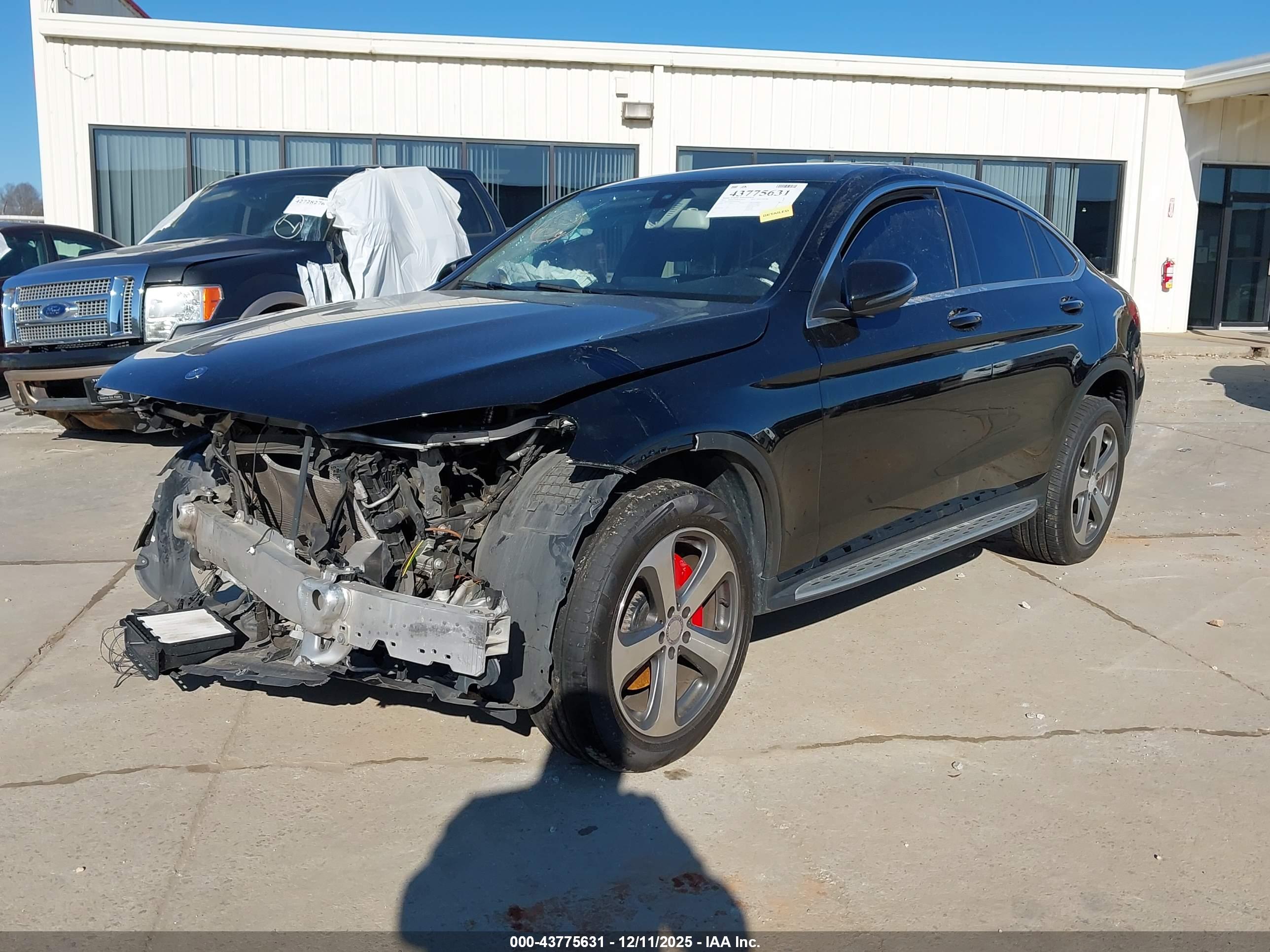 MERCEDES-BENZ GLC image 2