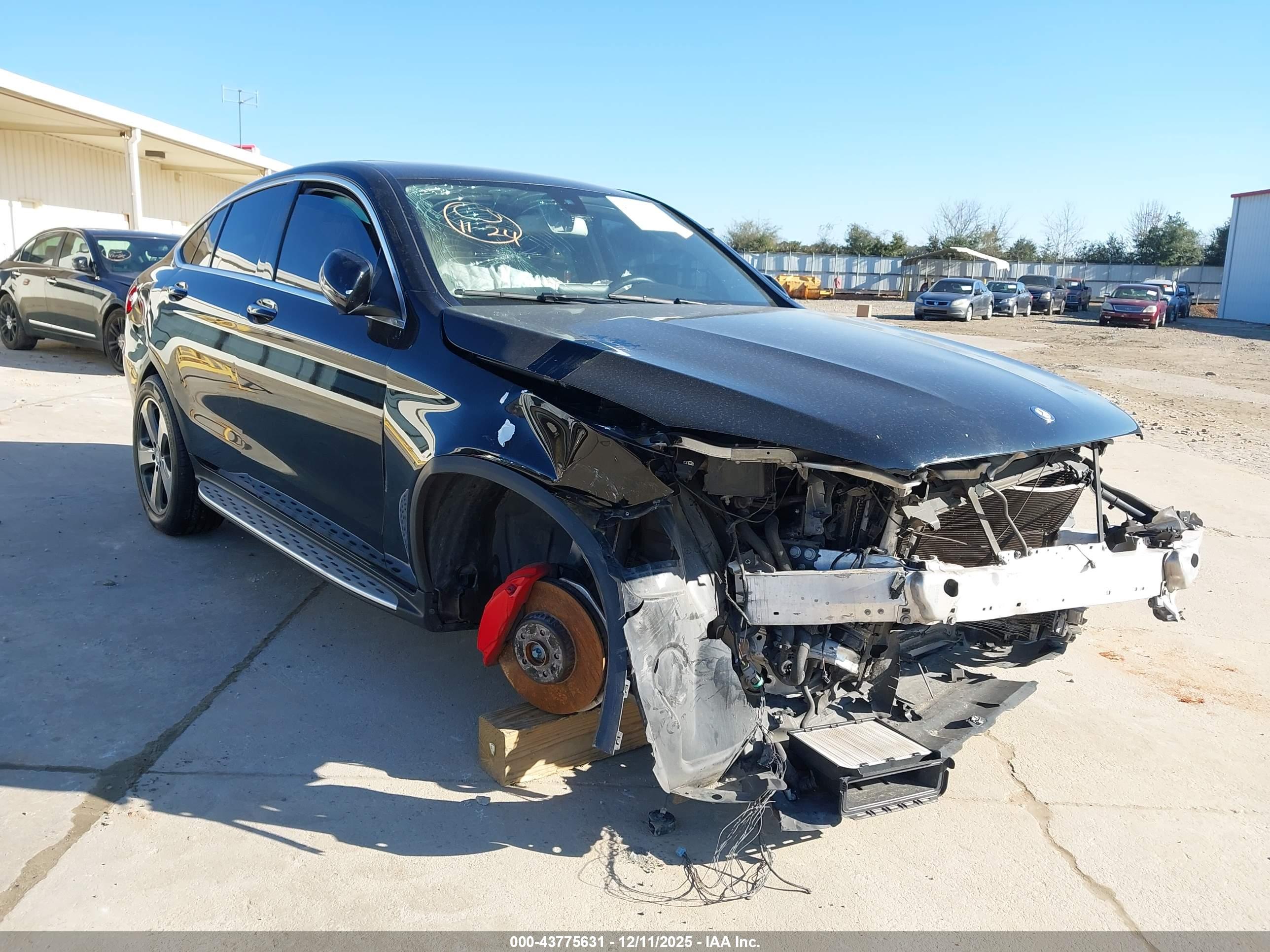 MERCEDES-BENZ GLC image 6