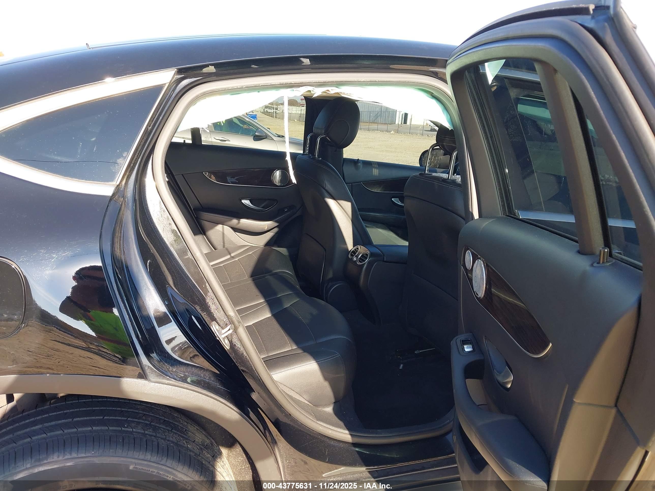 MERCEDES-BENZ GLC image 8