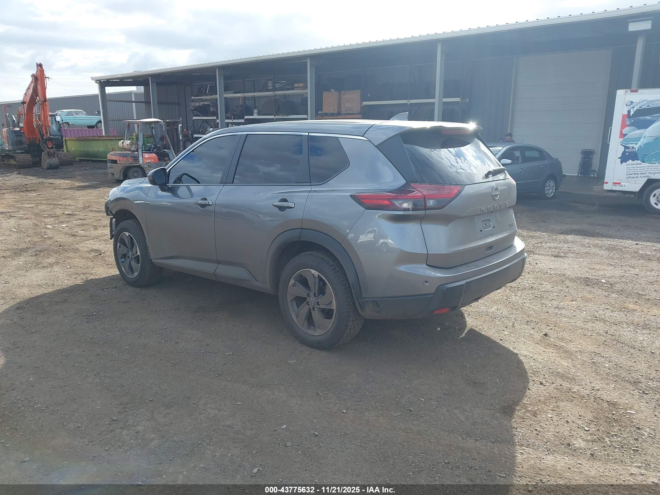NISSAN ROGUE image 3