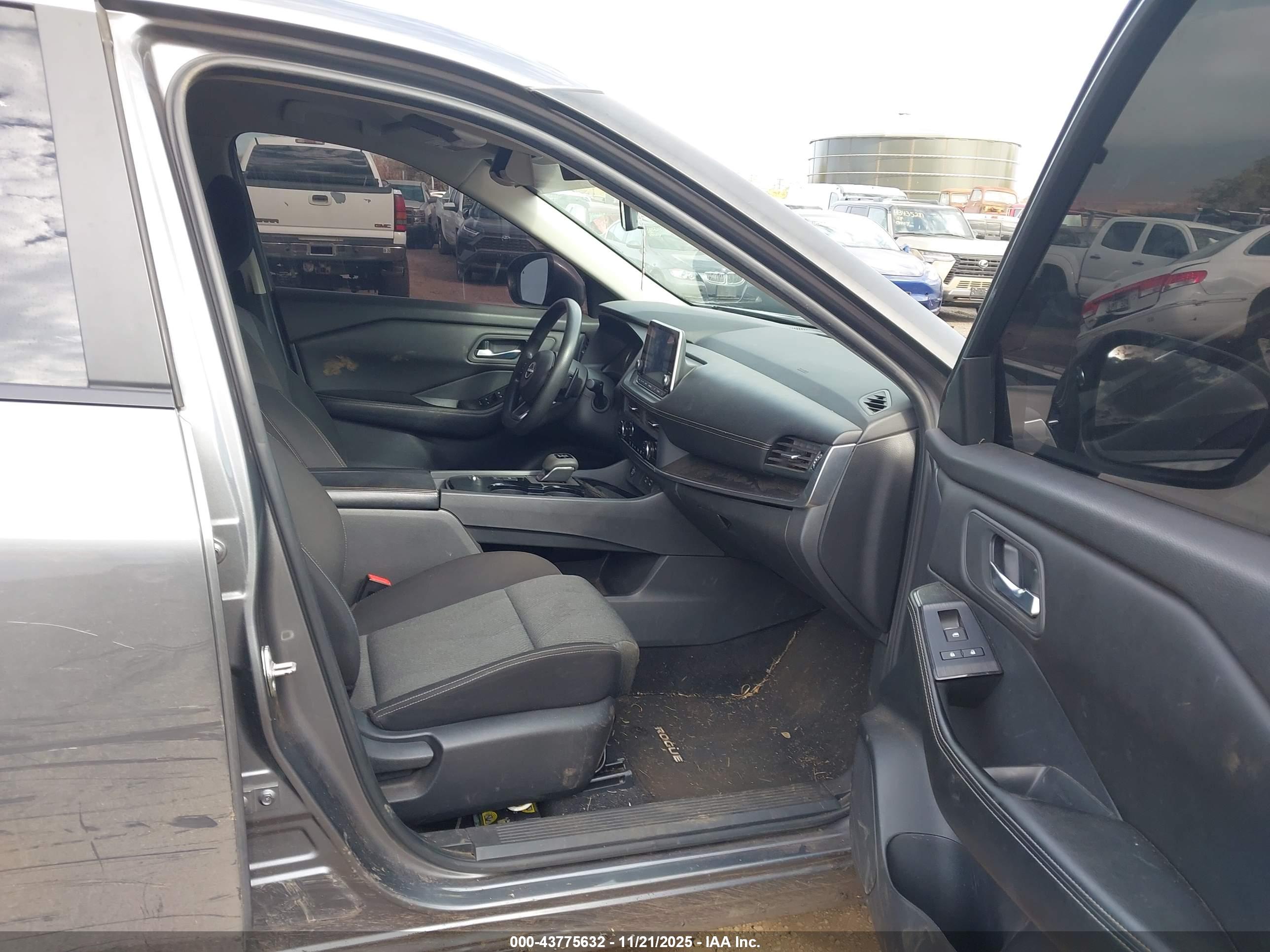 NISSAN ROGUE image 5