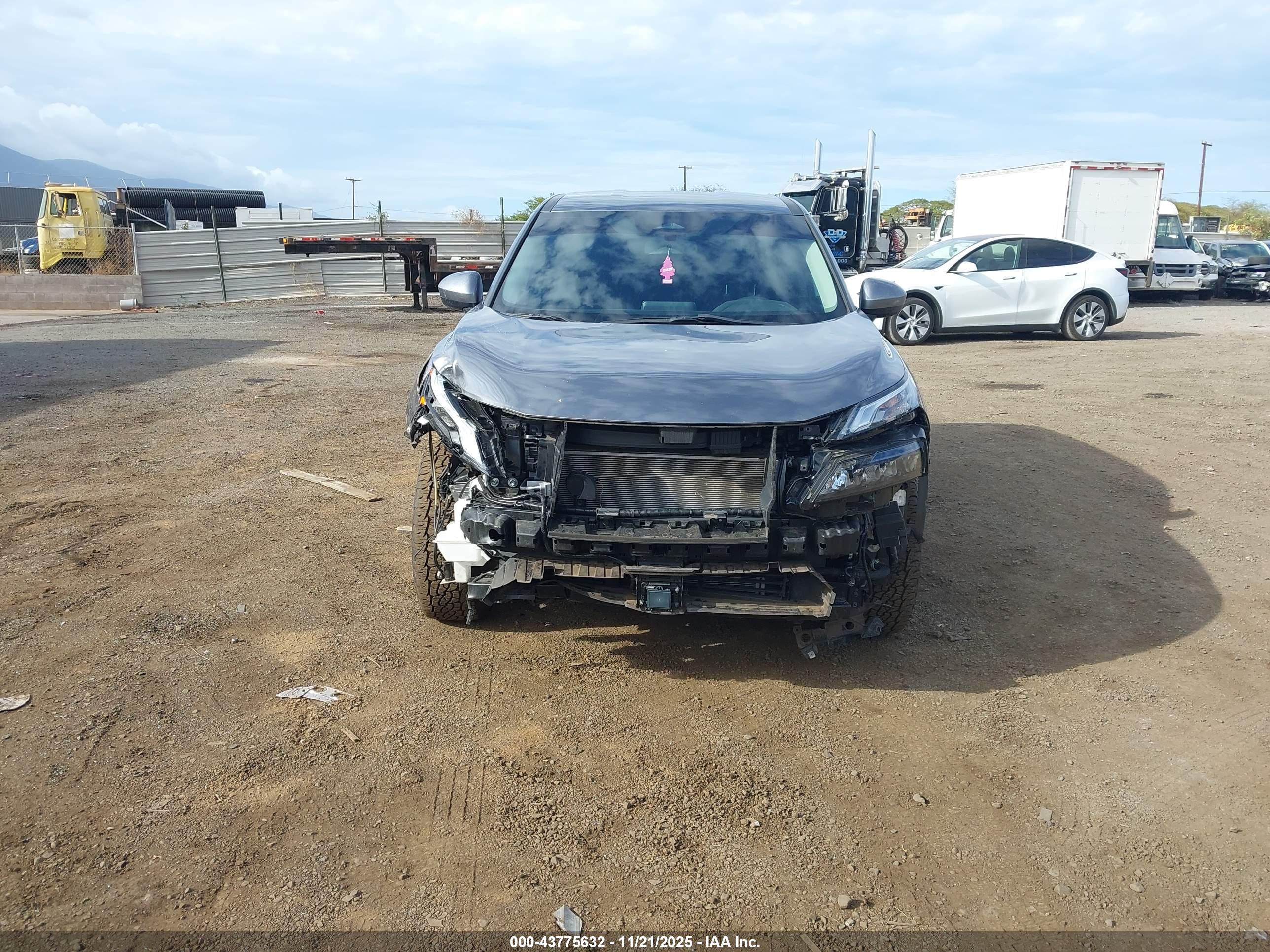 NISSAN ROGUE image 6