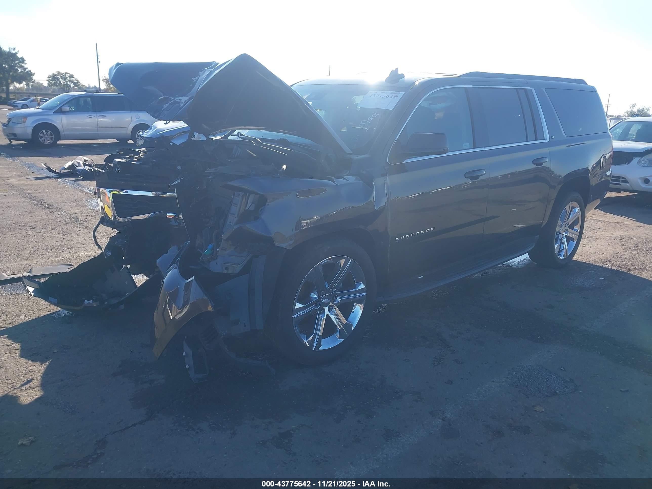 CHEVROLET SUBURBAN image 2
