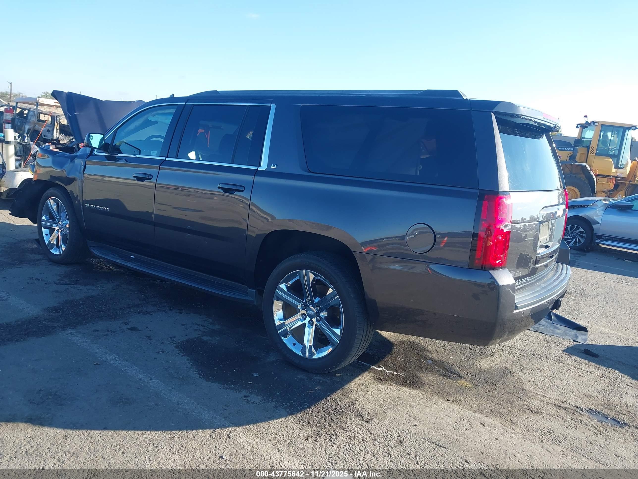 CHEVROLET SUBURBAN image 3
