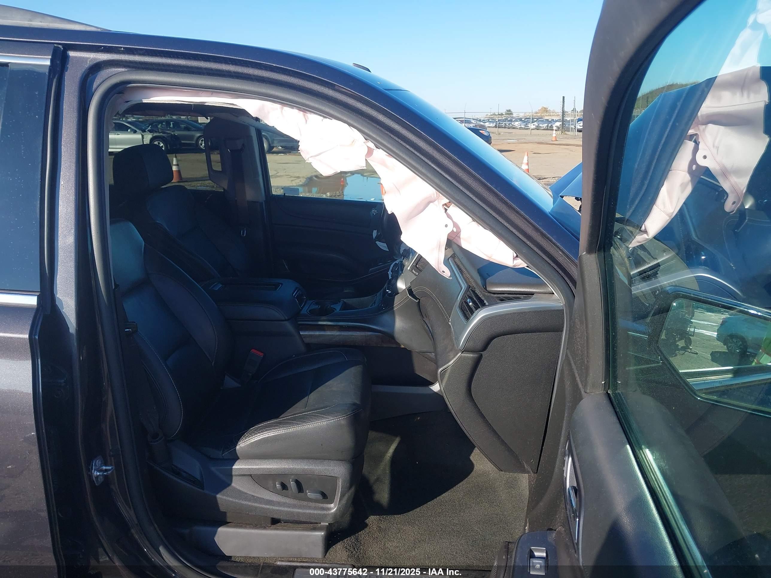 CHEVROLET SUBURBAN image 5
