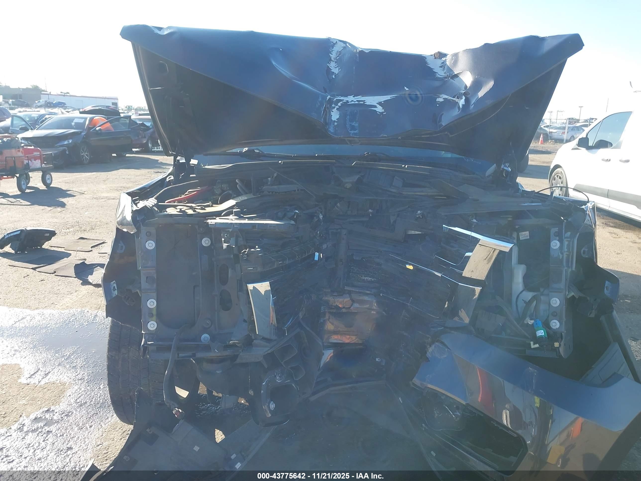 CHEVROLET SUBURBAN image 6