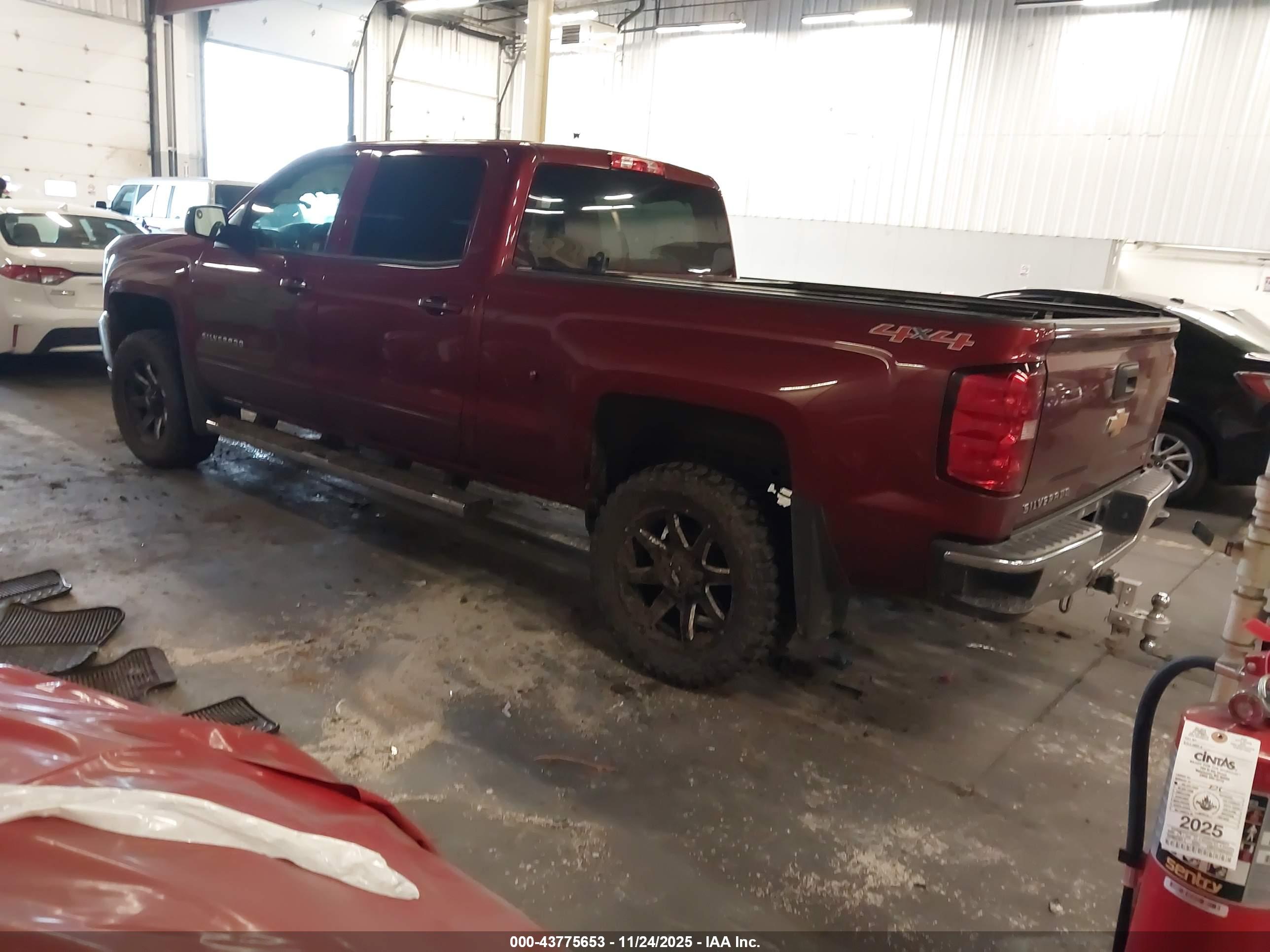 CHEVROLET SILVERADO image 3
