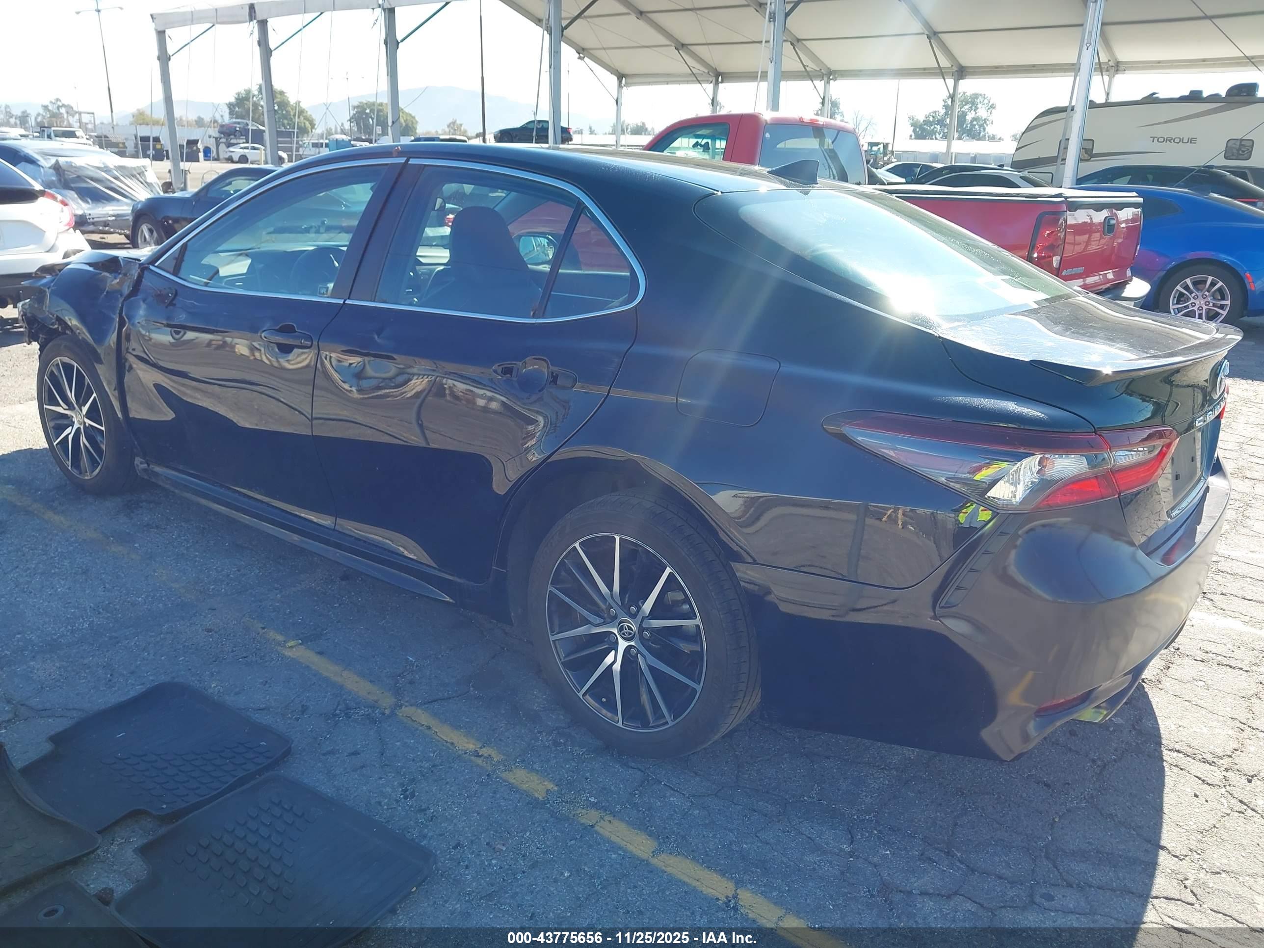 TOYOTA CAMRY image 3
