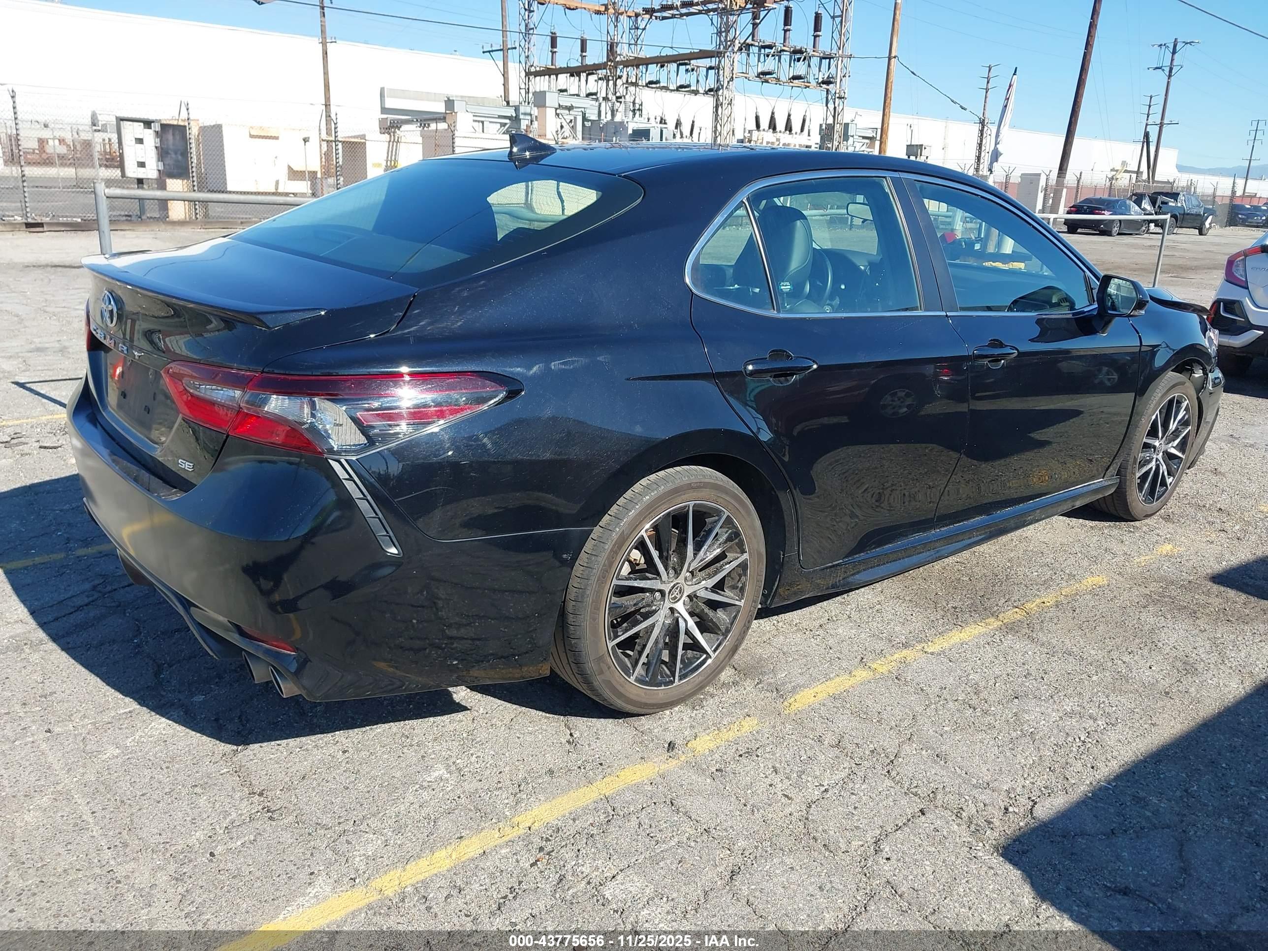 TOYOTA CAMRY image 4