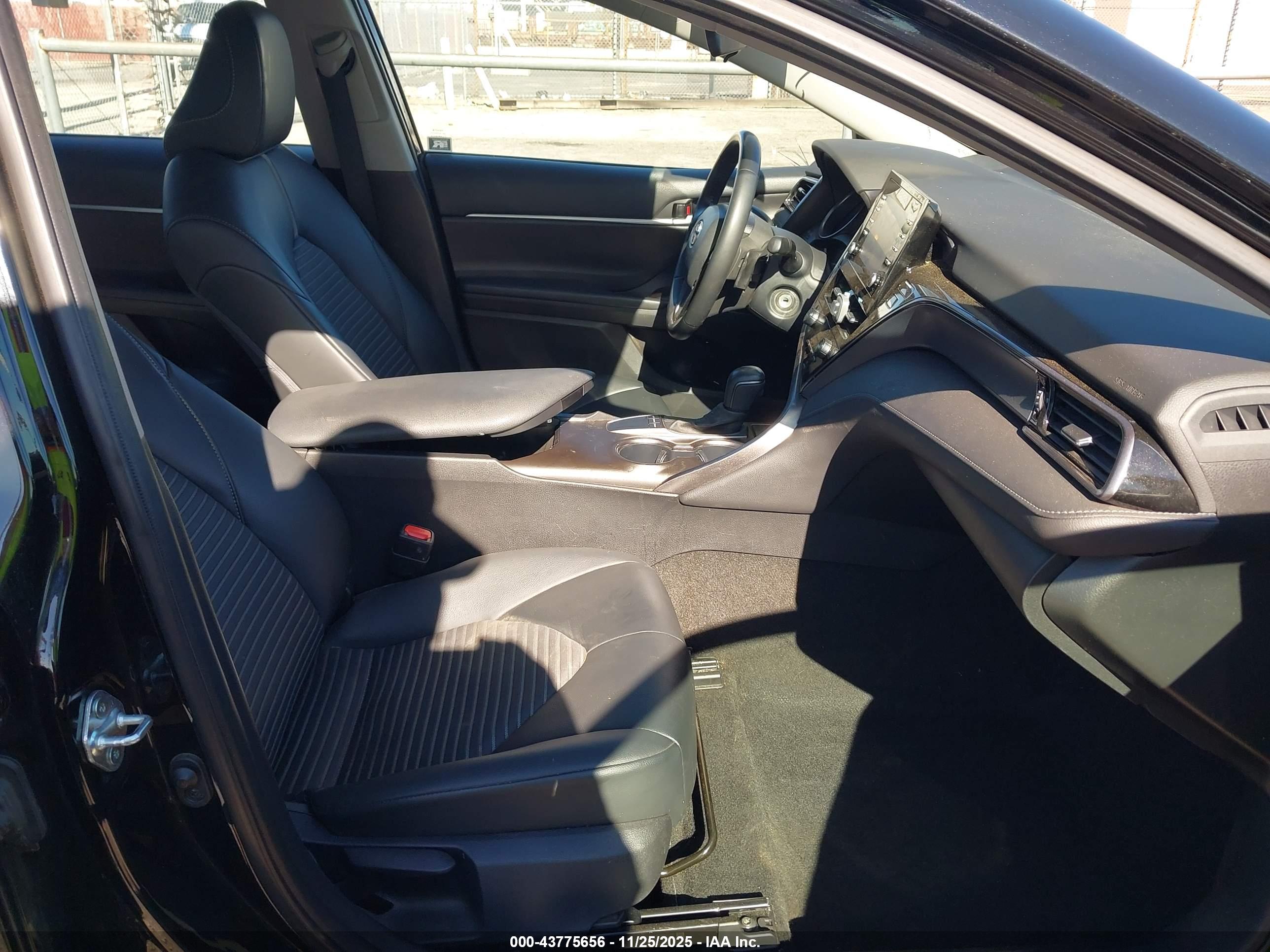 TOYOTA CAMRY image 5