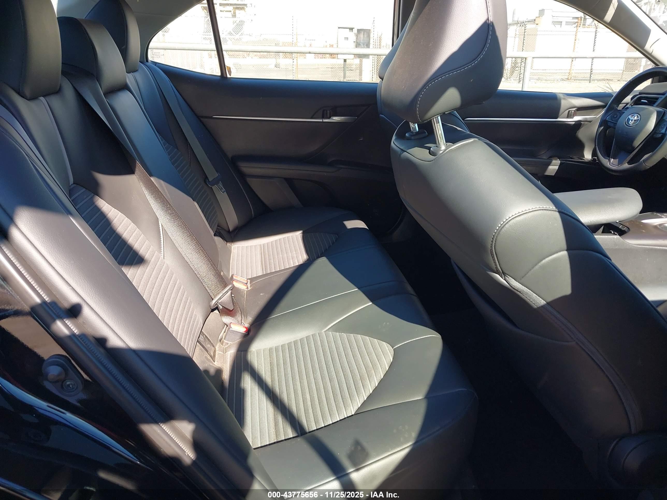 TOYOTA CAMRY image 8