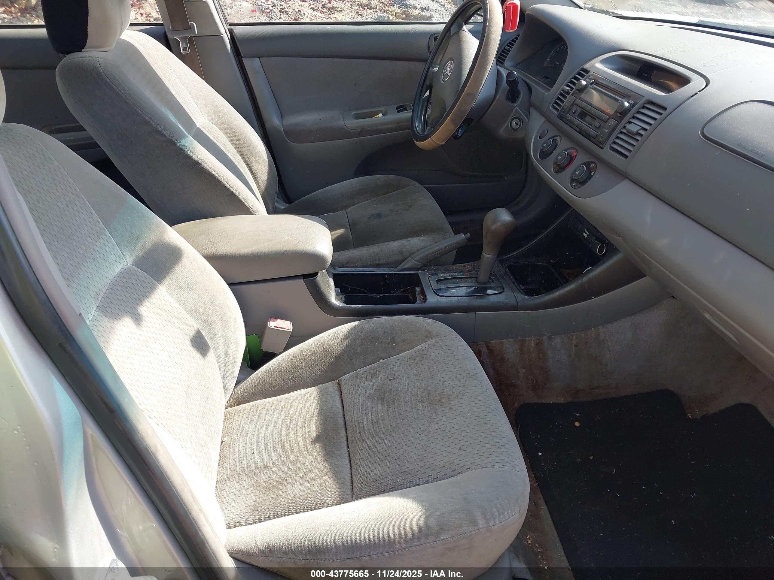 TOYOTA CAMRY image 5