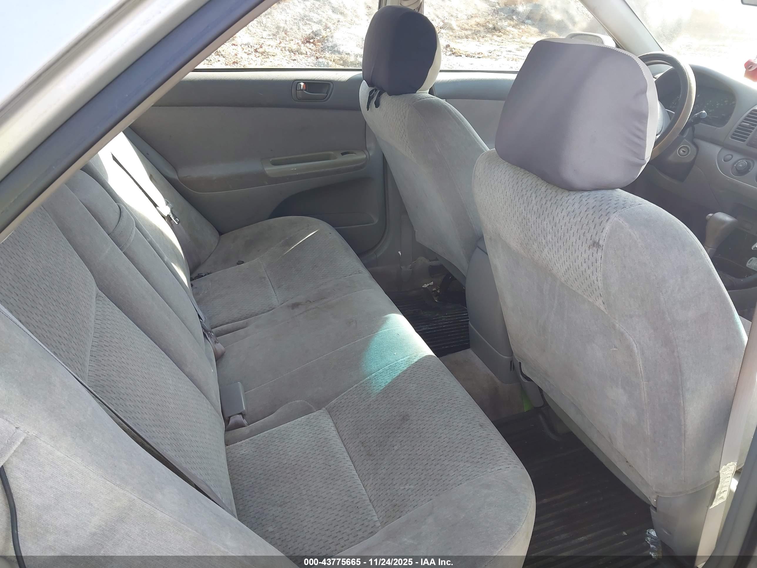 TOYOTA CAMRY image 8