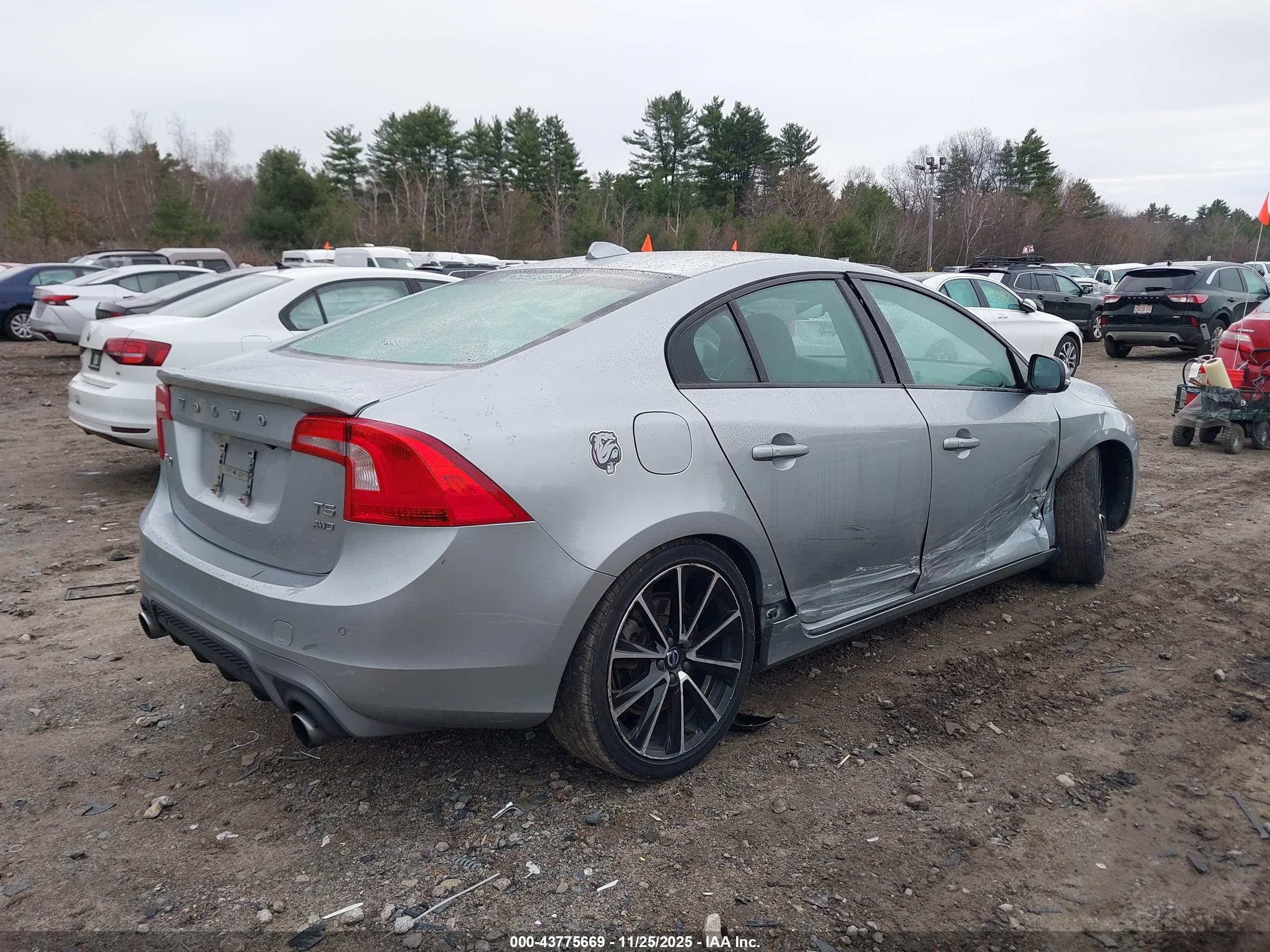 VOLVO S60 image 4