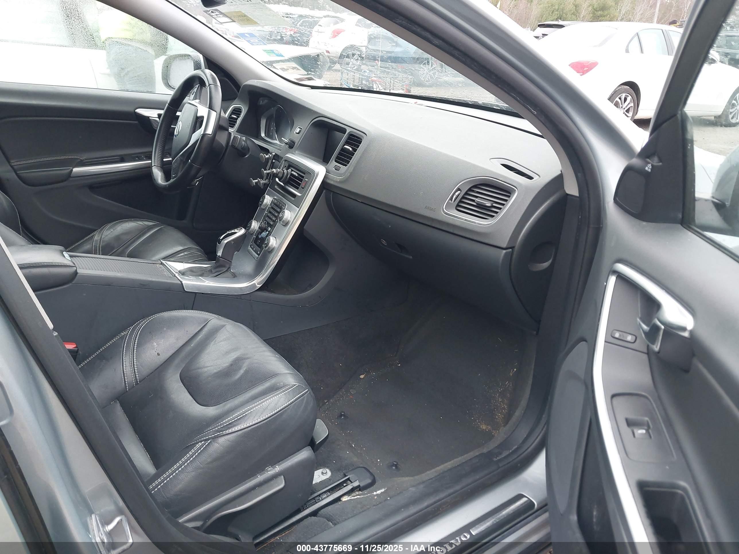 VOLVO S60 image 5