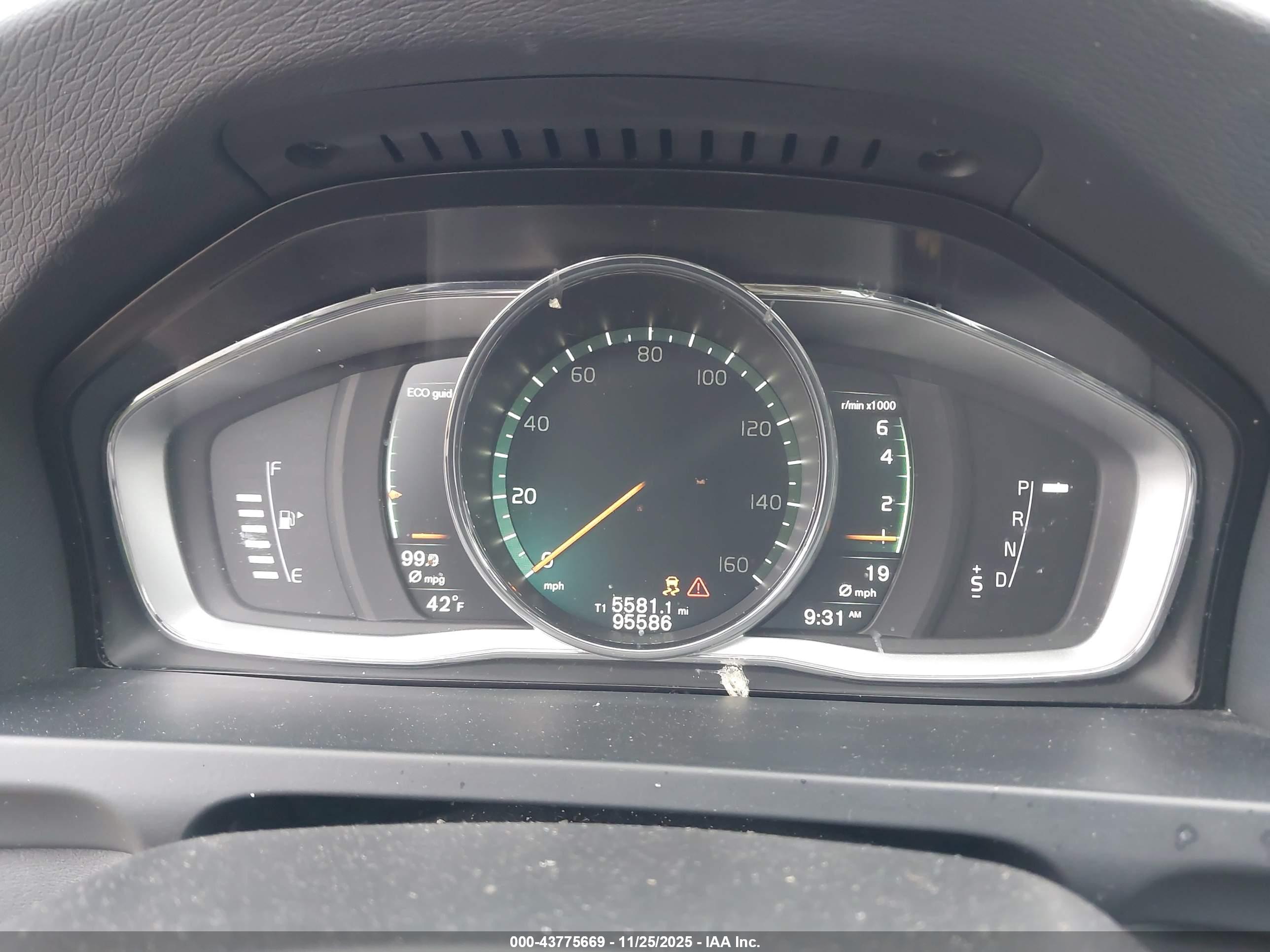 VOLVO S60 image 7