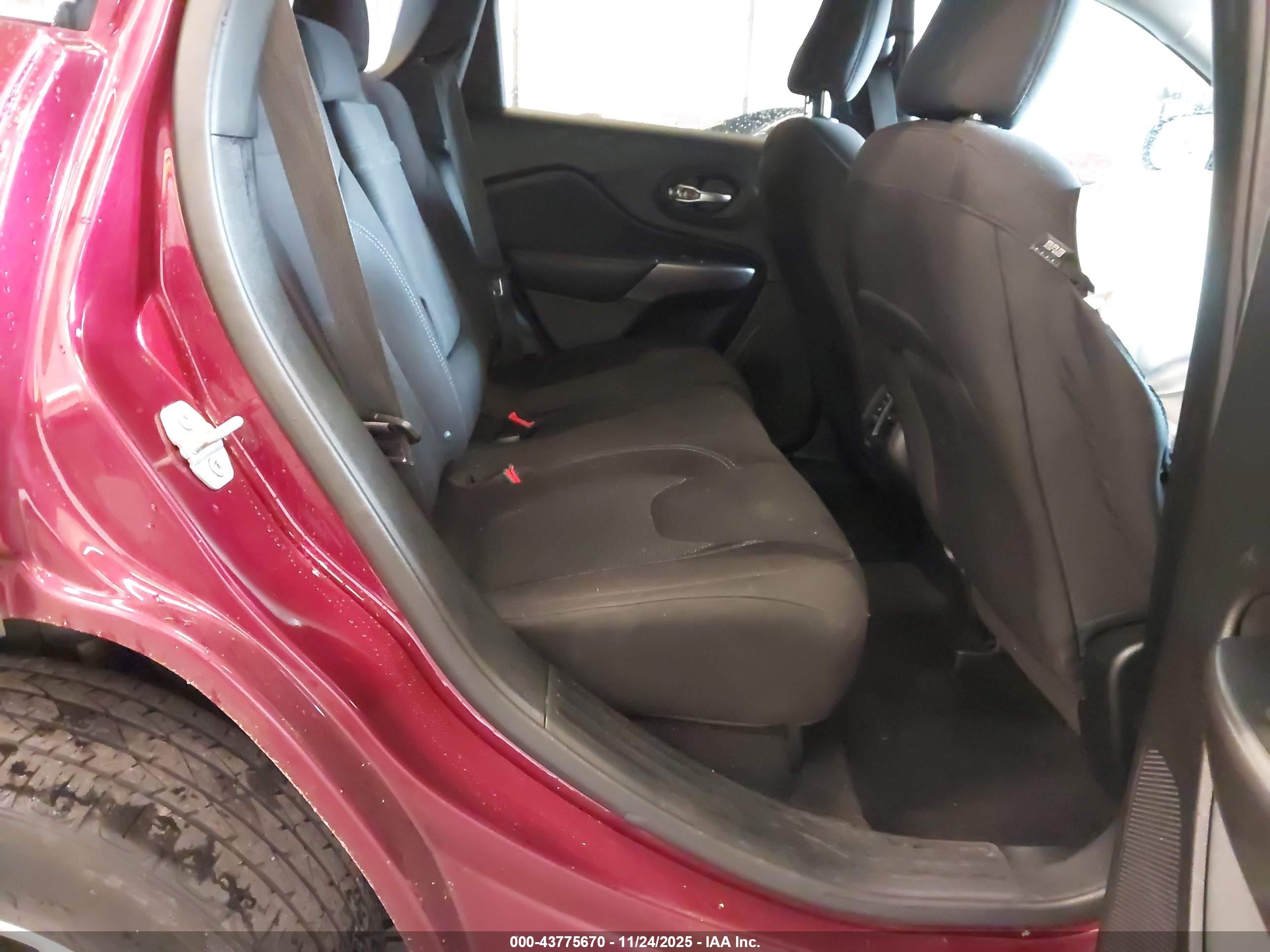 JEEP CHEROKEE image 8