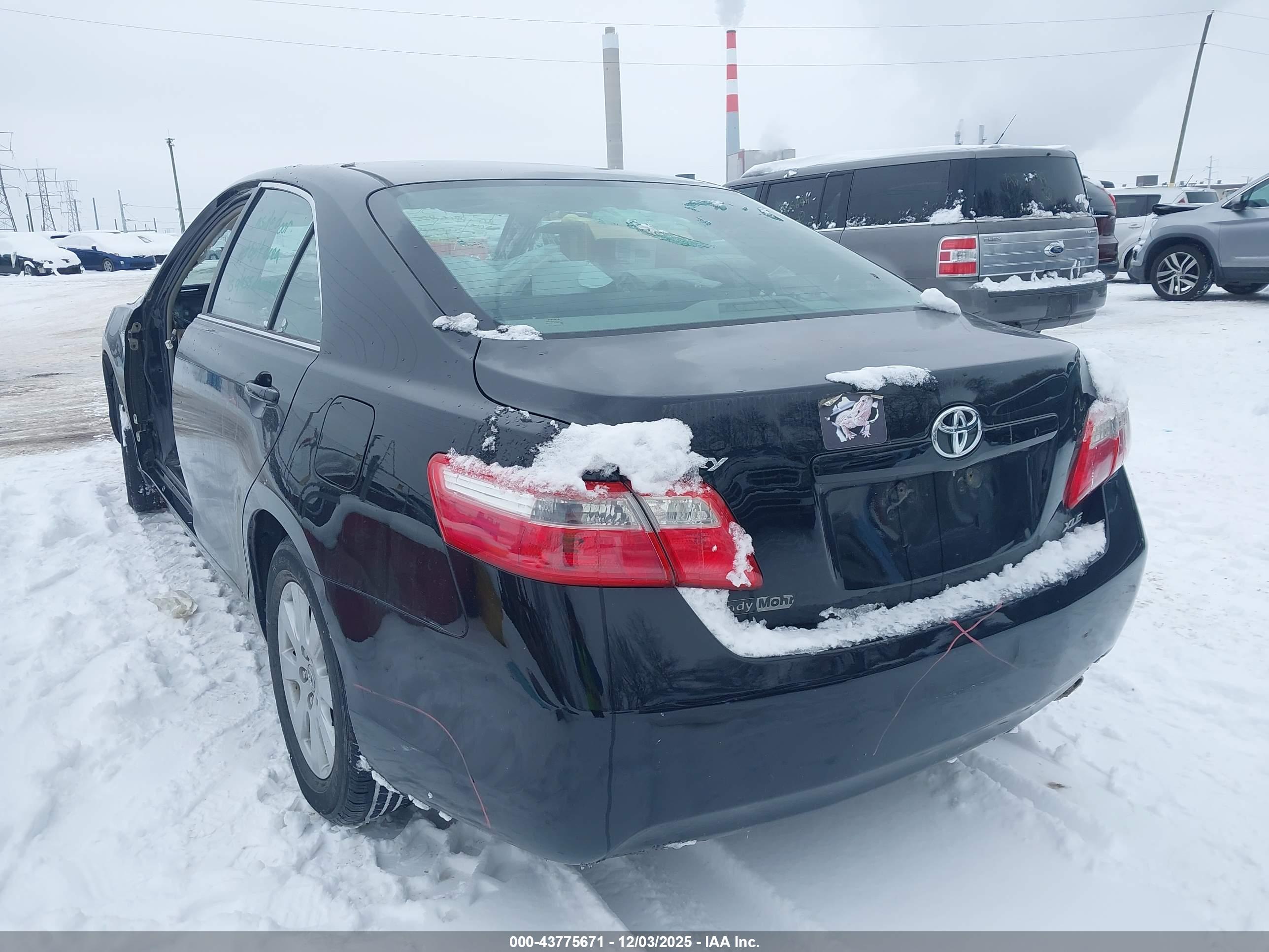TOYOTA CAMRY image 3
