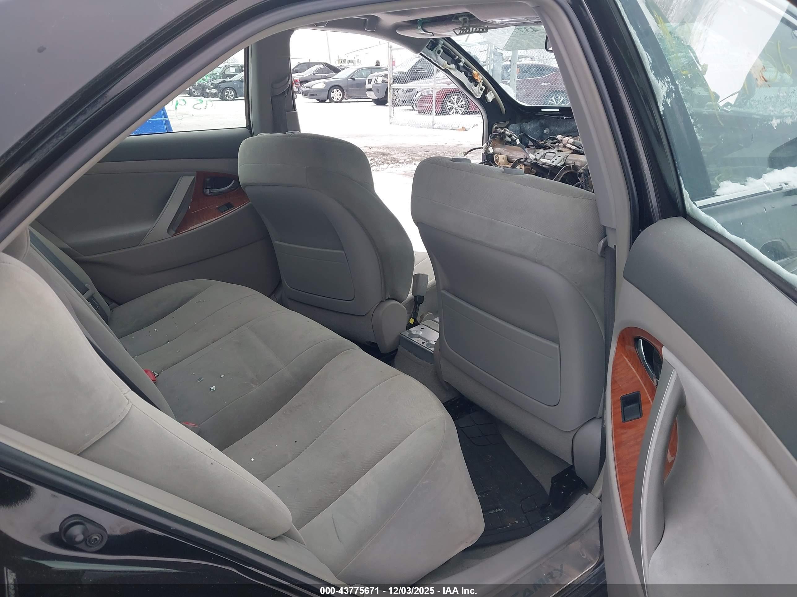 TOYOTA CAMRY image 8