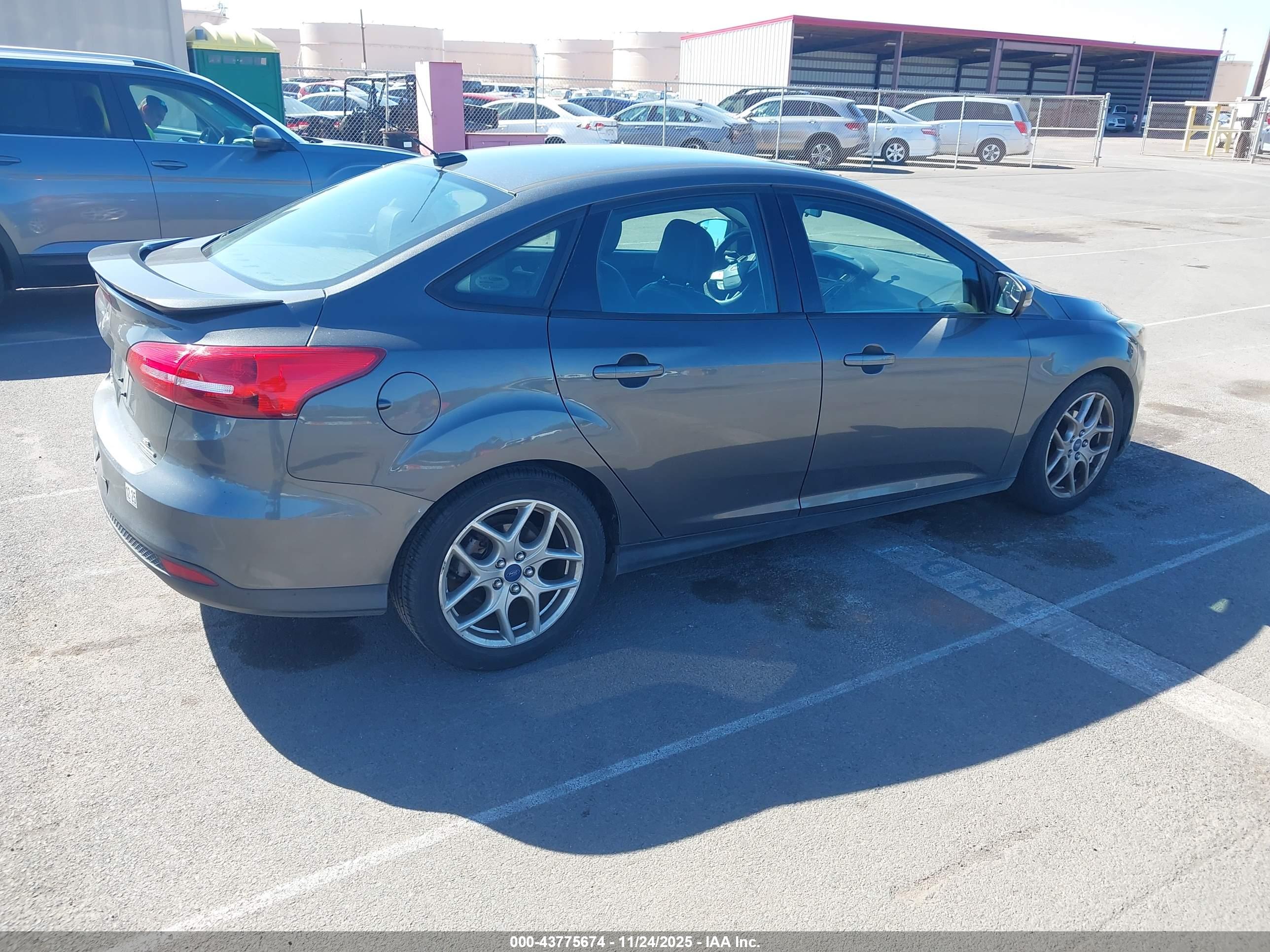 FORD FOCUS image 4