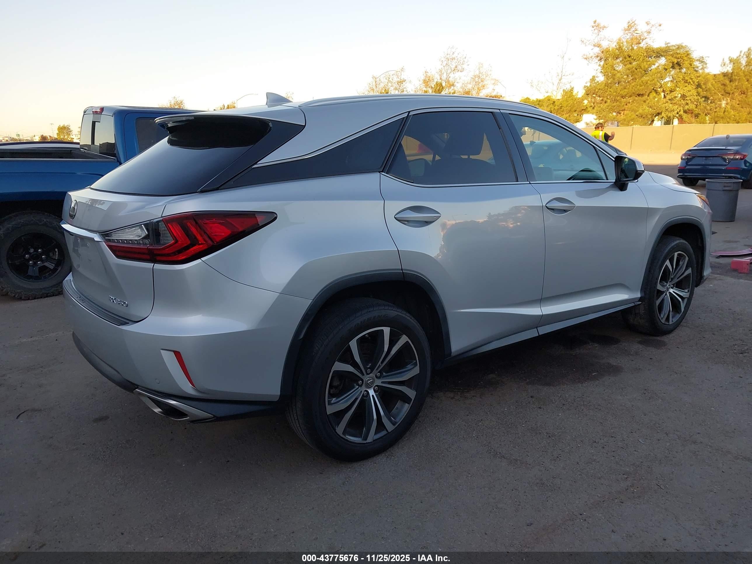 LEXUS RX image 4