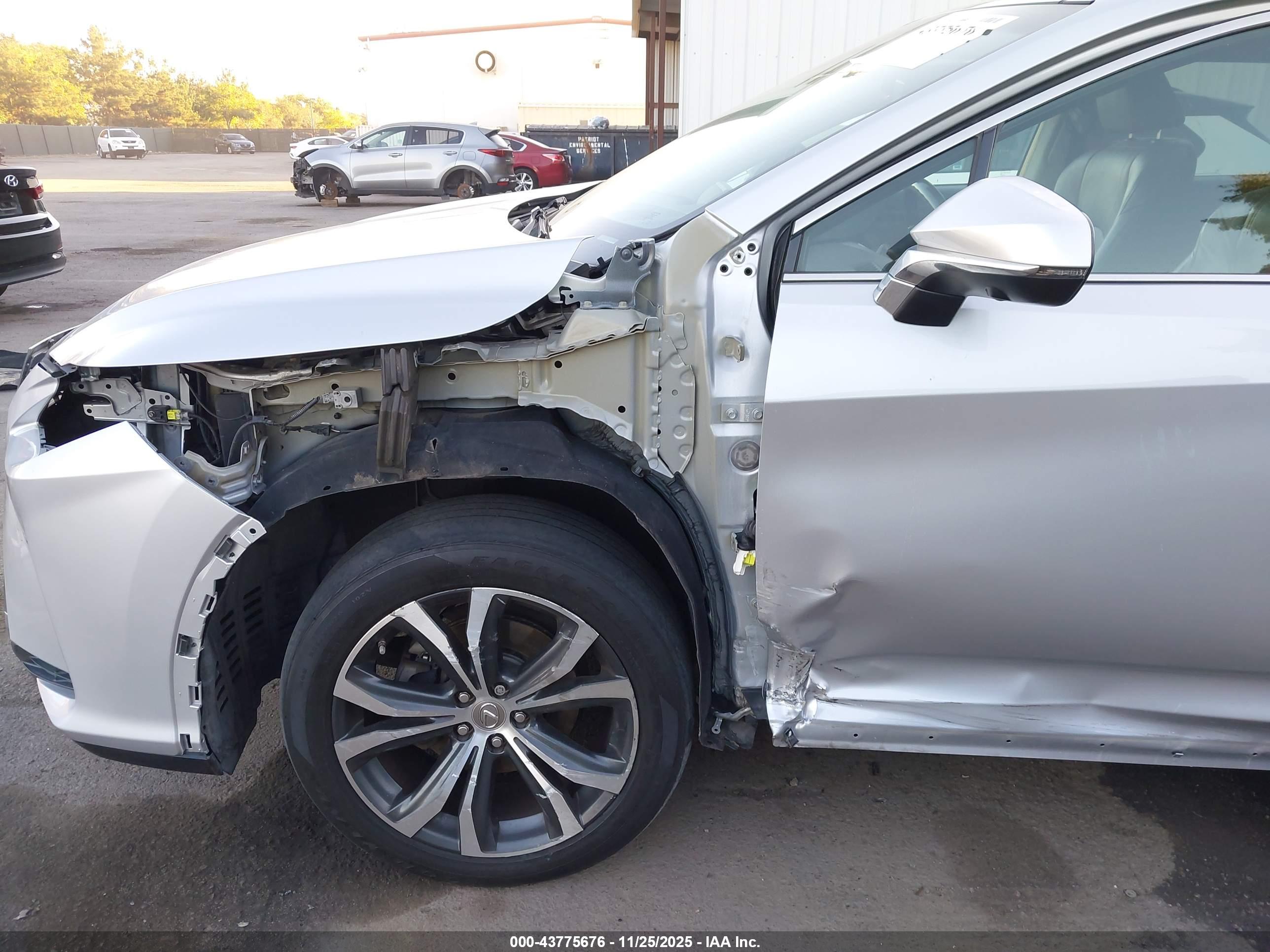 LEXUS RX image 6