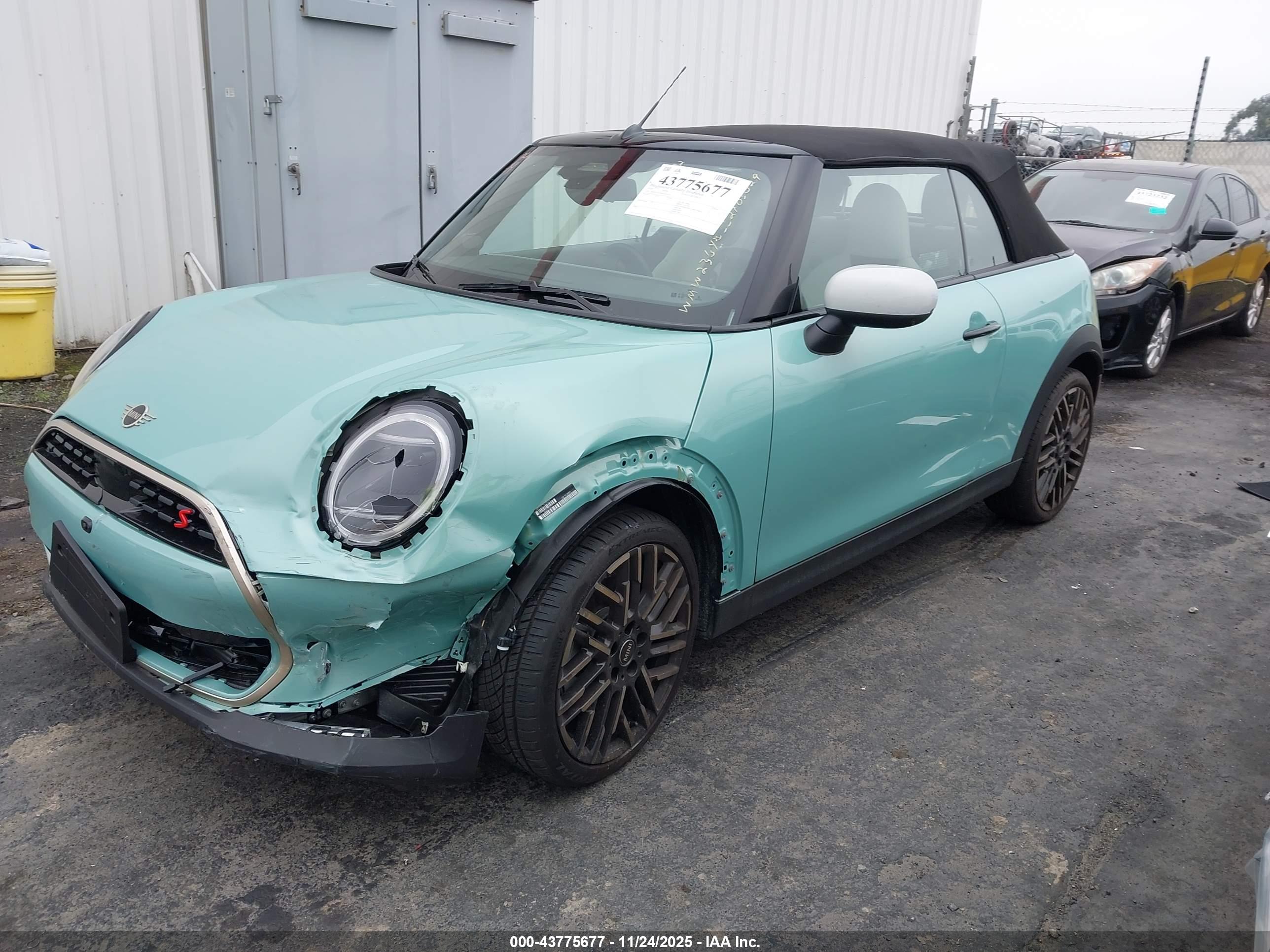 MINI CONVERTIBLE image 2