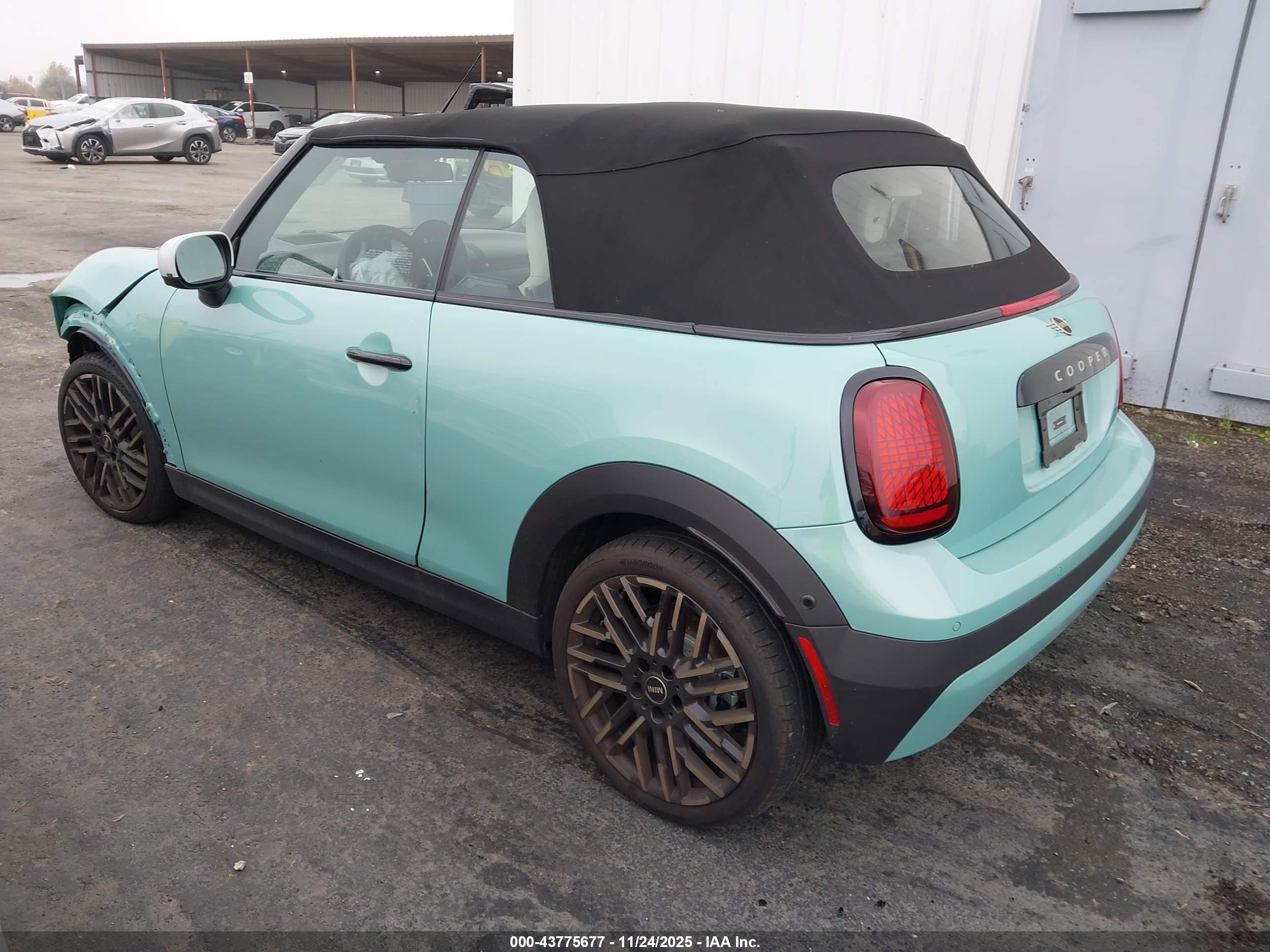 MINI CONVERTIBLE image 3