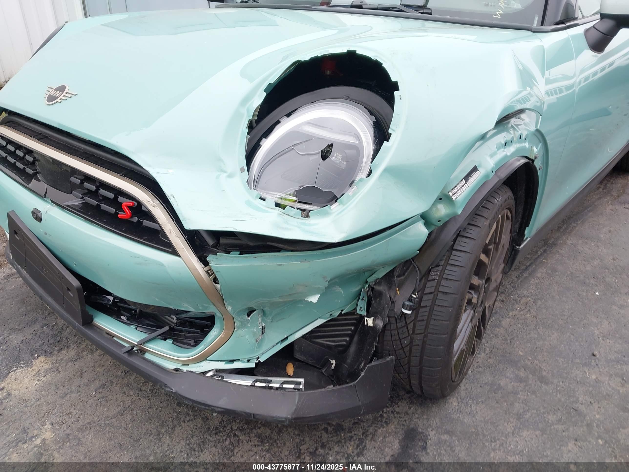 MINI CONVERTIBLE image 6