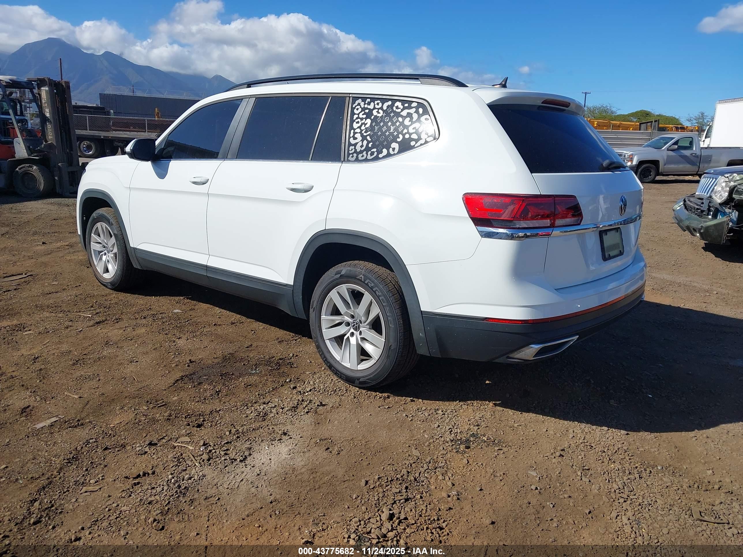 VOLKSWAGEN ATLAS image 3